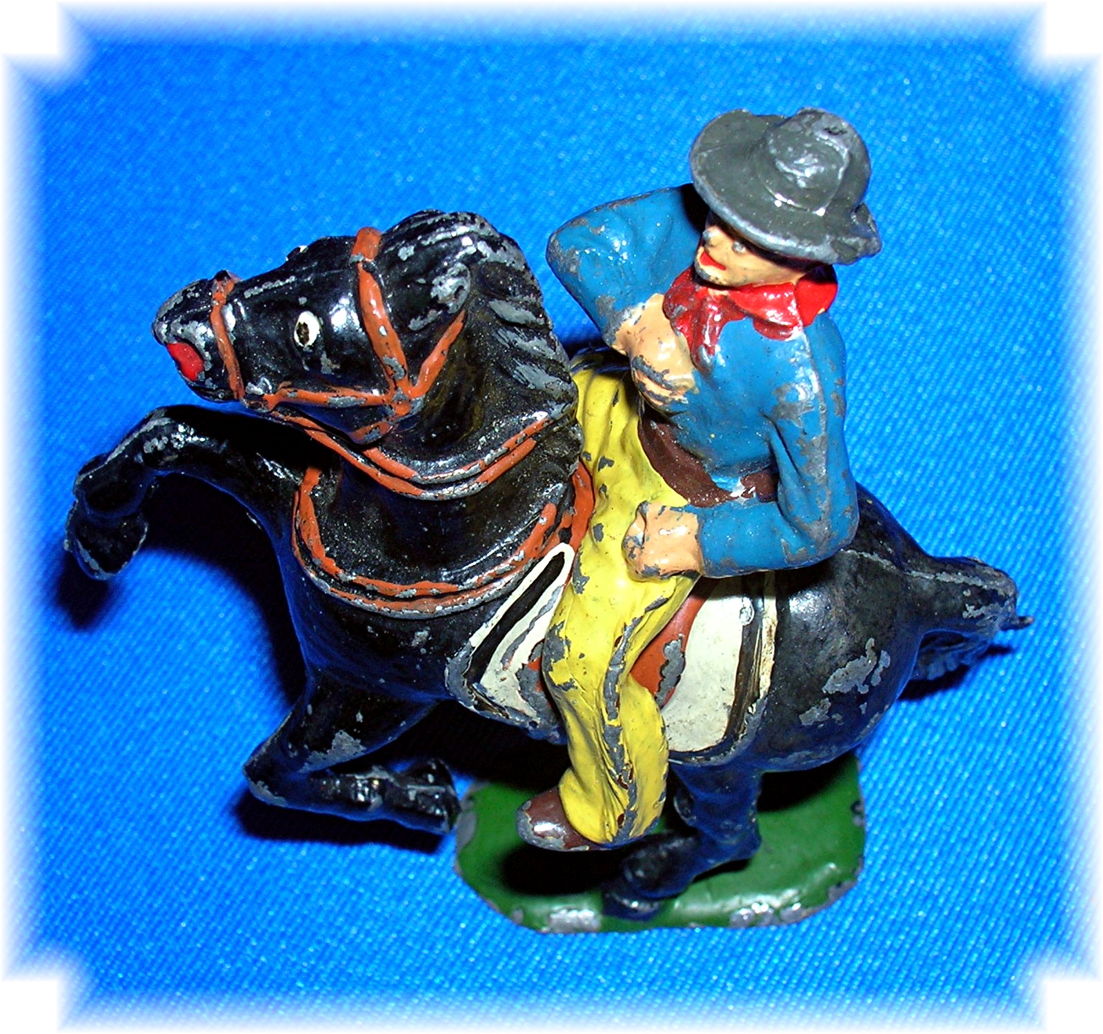 Diecast TIMPO TOYS ENGLAND Cowboy & Horse