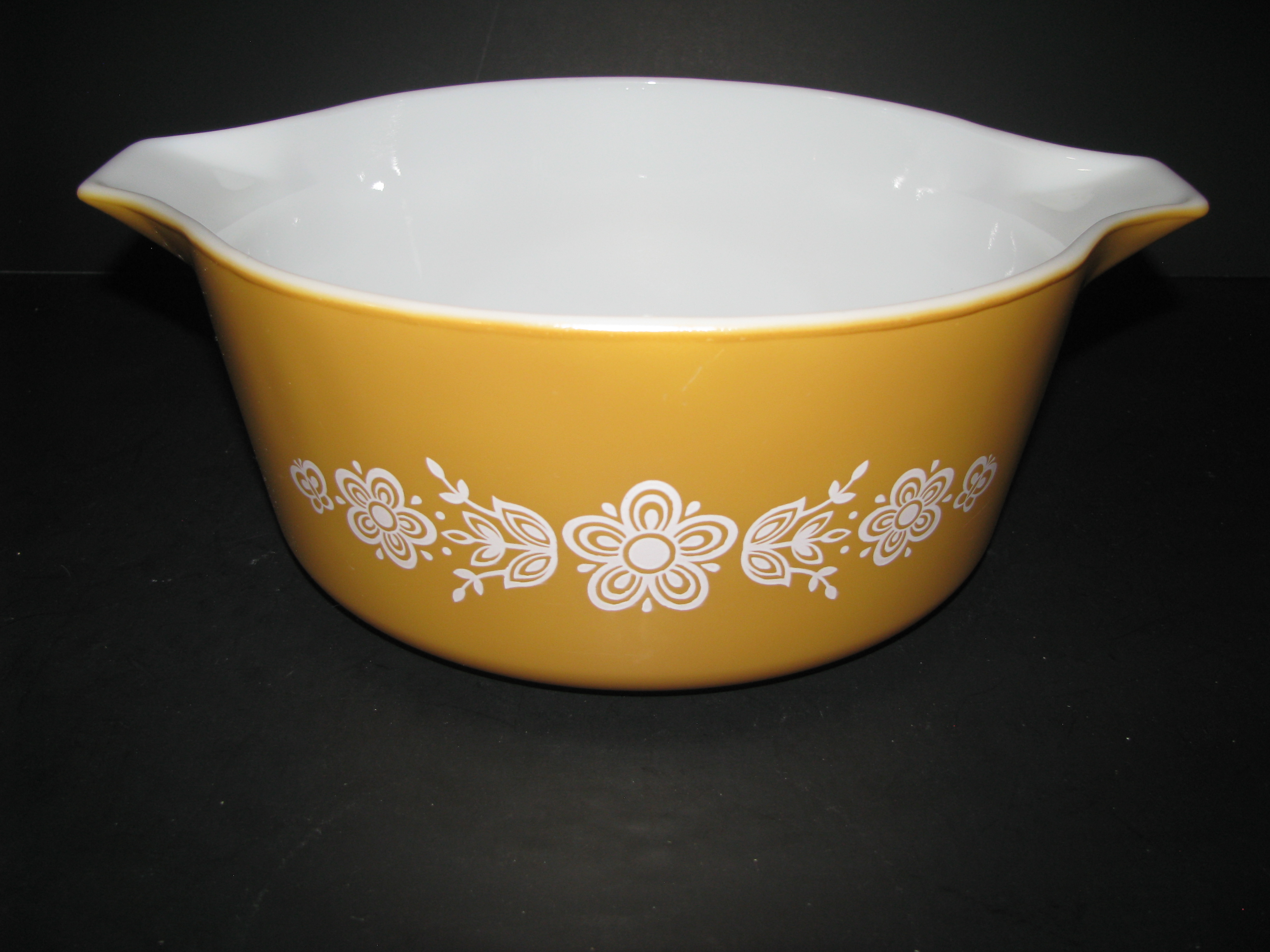Vintage Pyrex Butterfly Gold 475-B 2.5qt Casserole