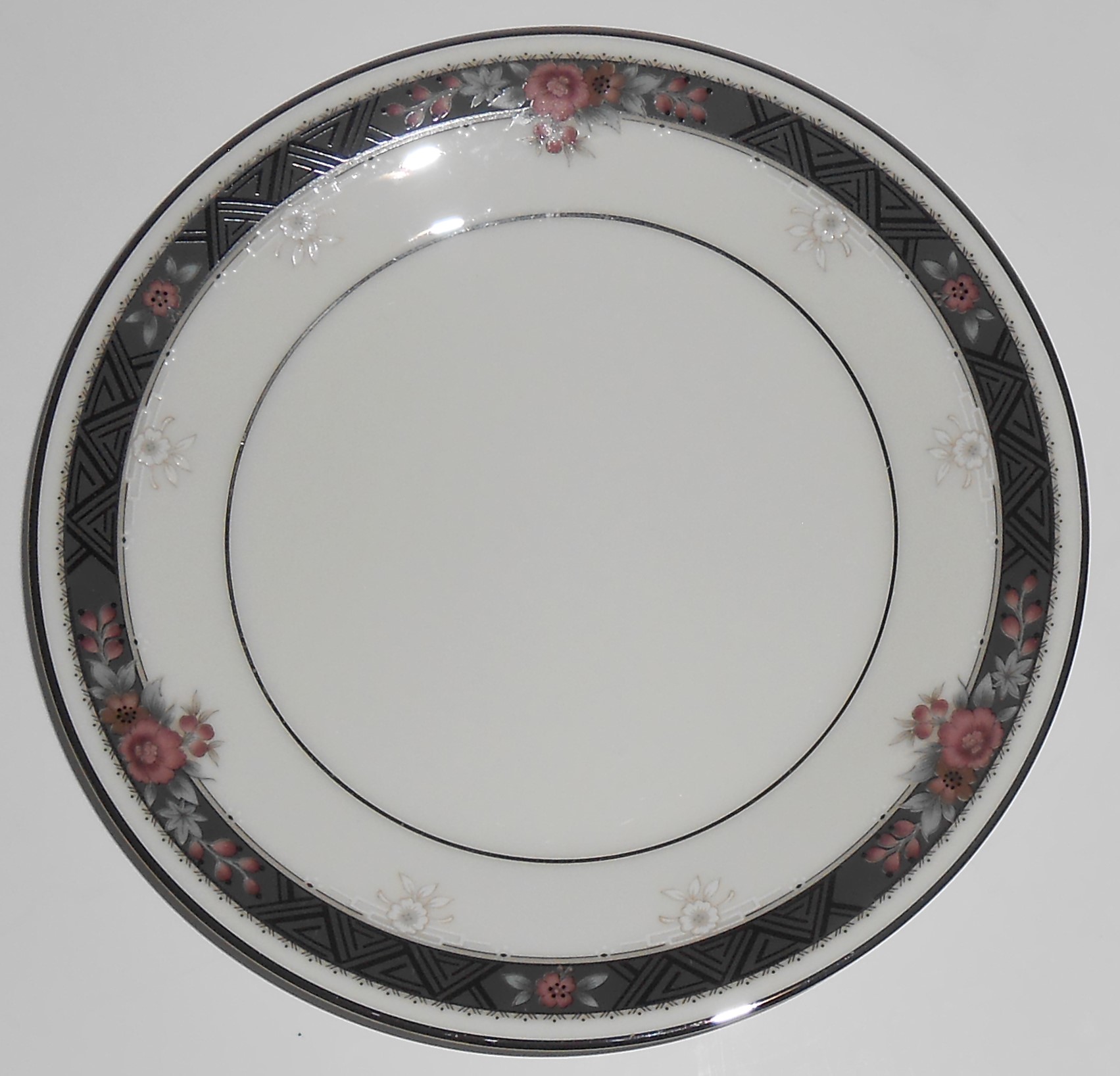 Noritake Ivory China Porcelain Etienne Bread Plate