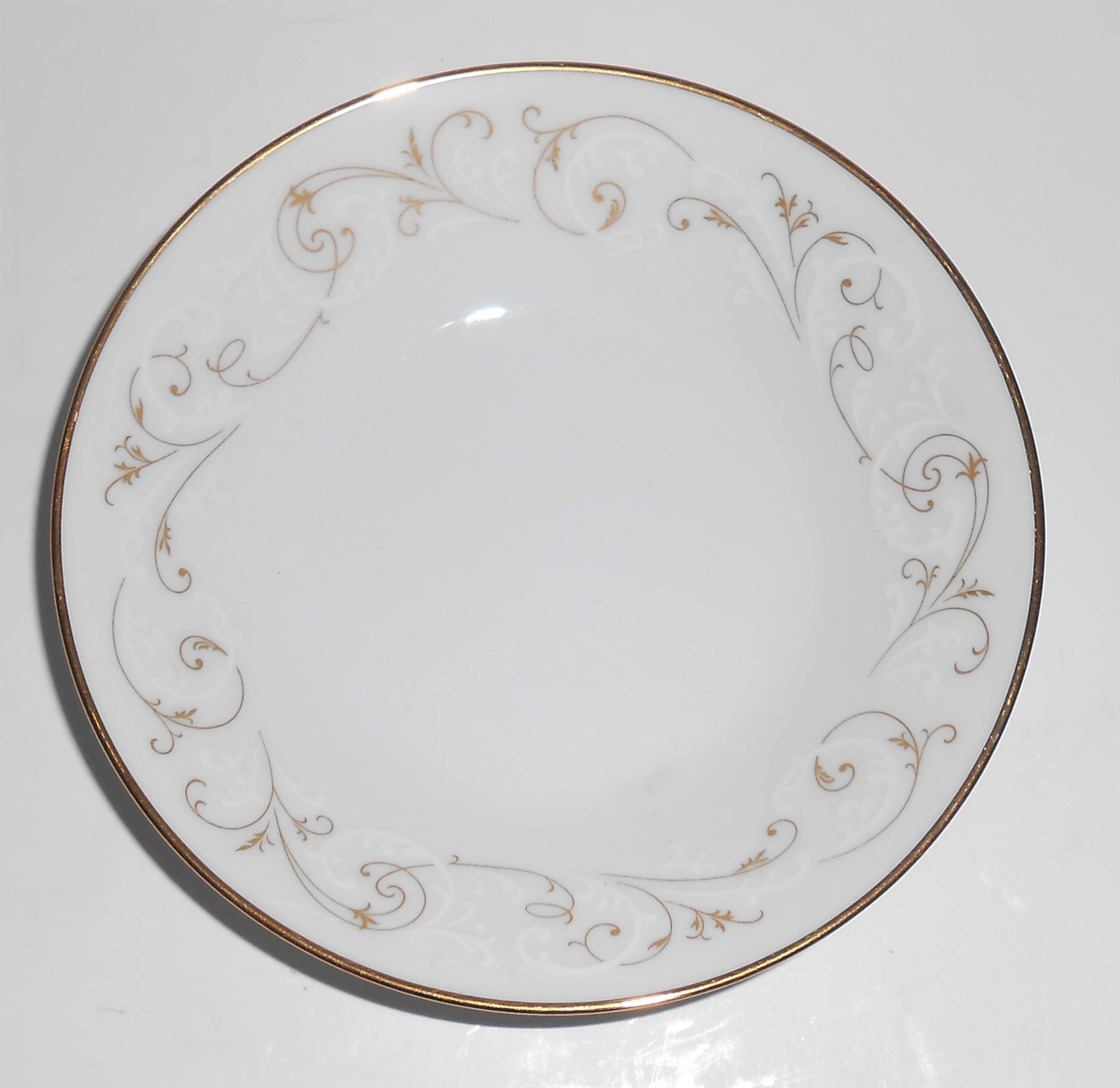 Noritake Porcelain China Duetto W/Gold Fruit Bowl