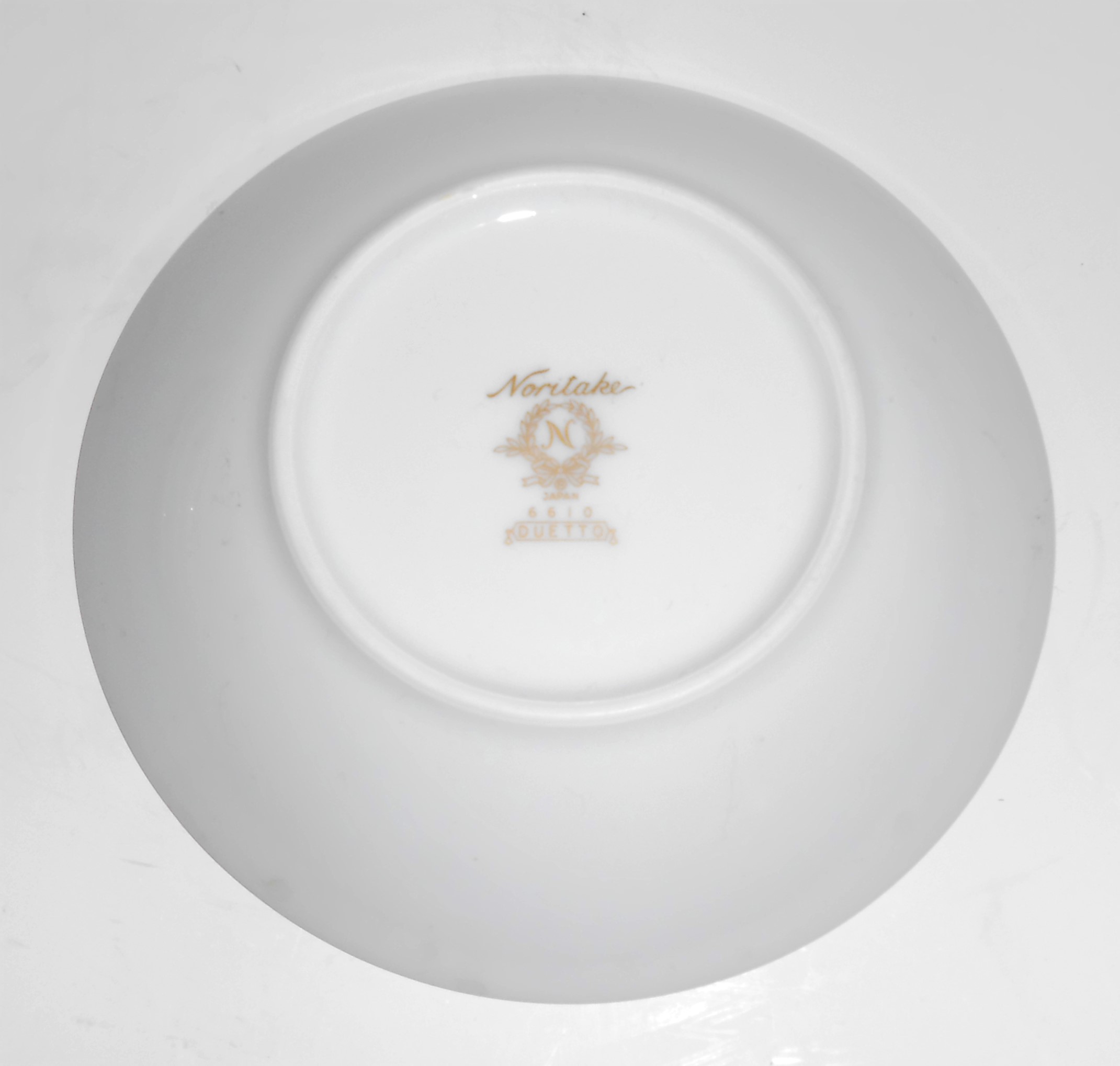 Noritake Porcelain China Duetto W/Gold Fruit Bowl
