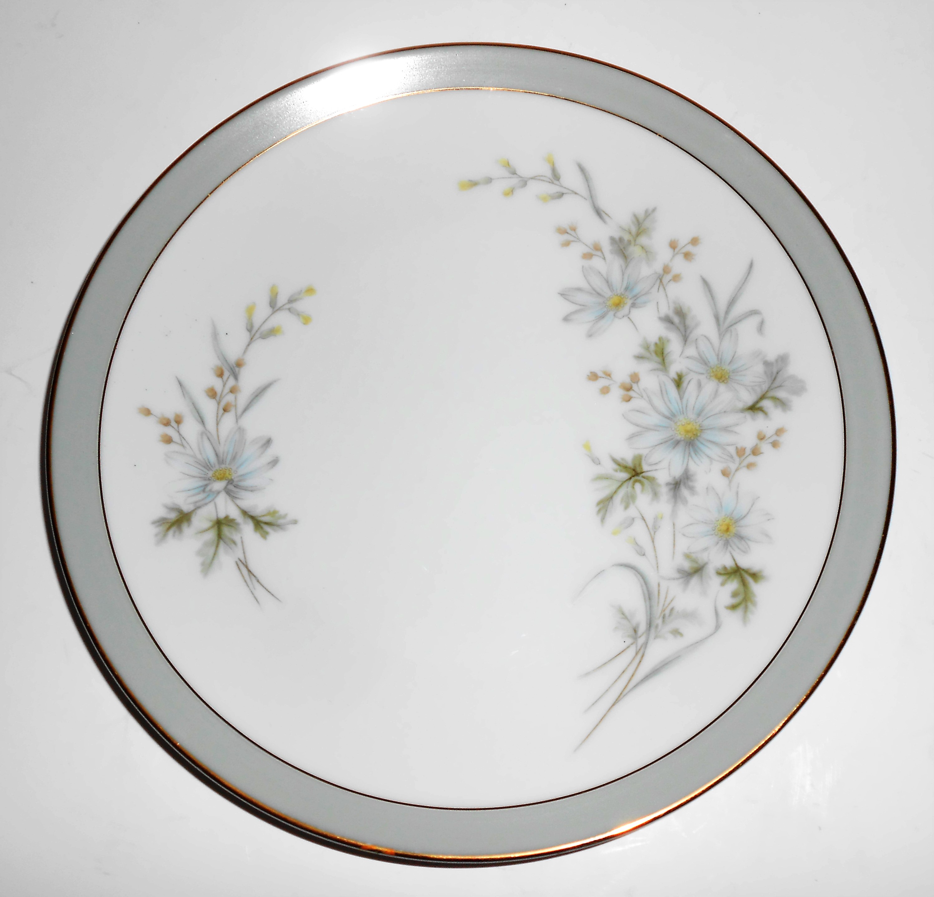 Noritake Porcelain China Michelle 6021 w/Gold Salad Pl