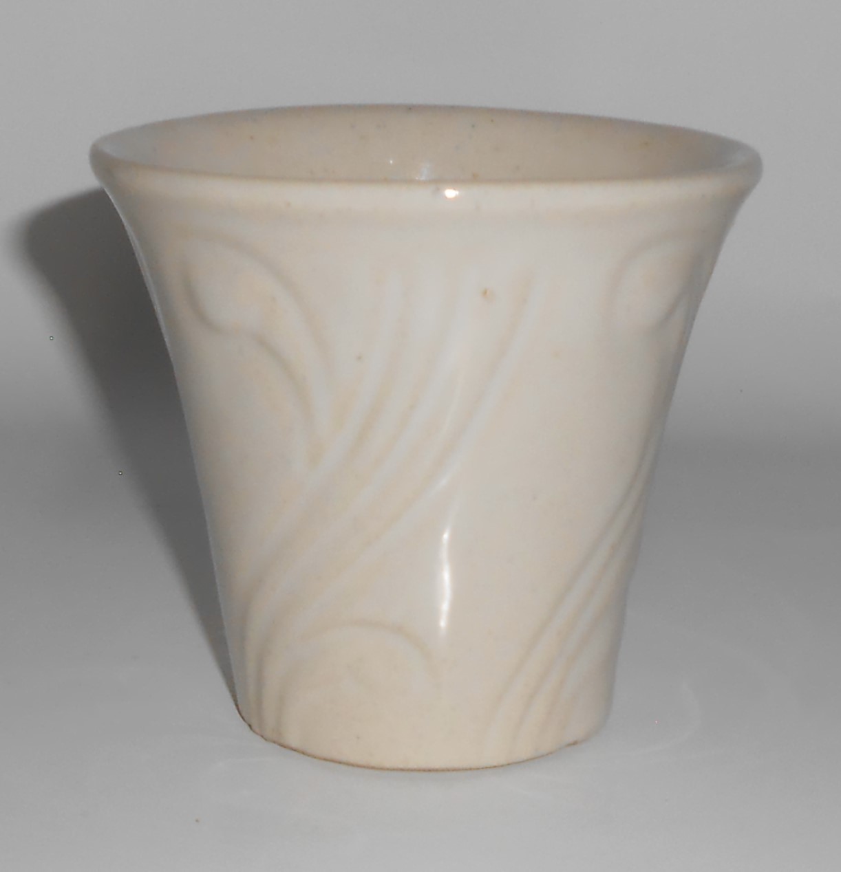 Vintage Pacific Pottery White Art Deco 3-3/8'' Flower