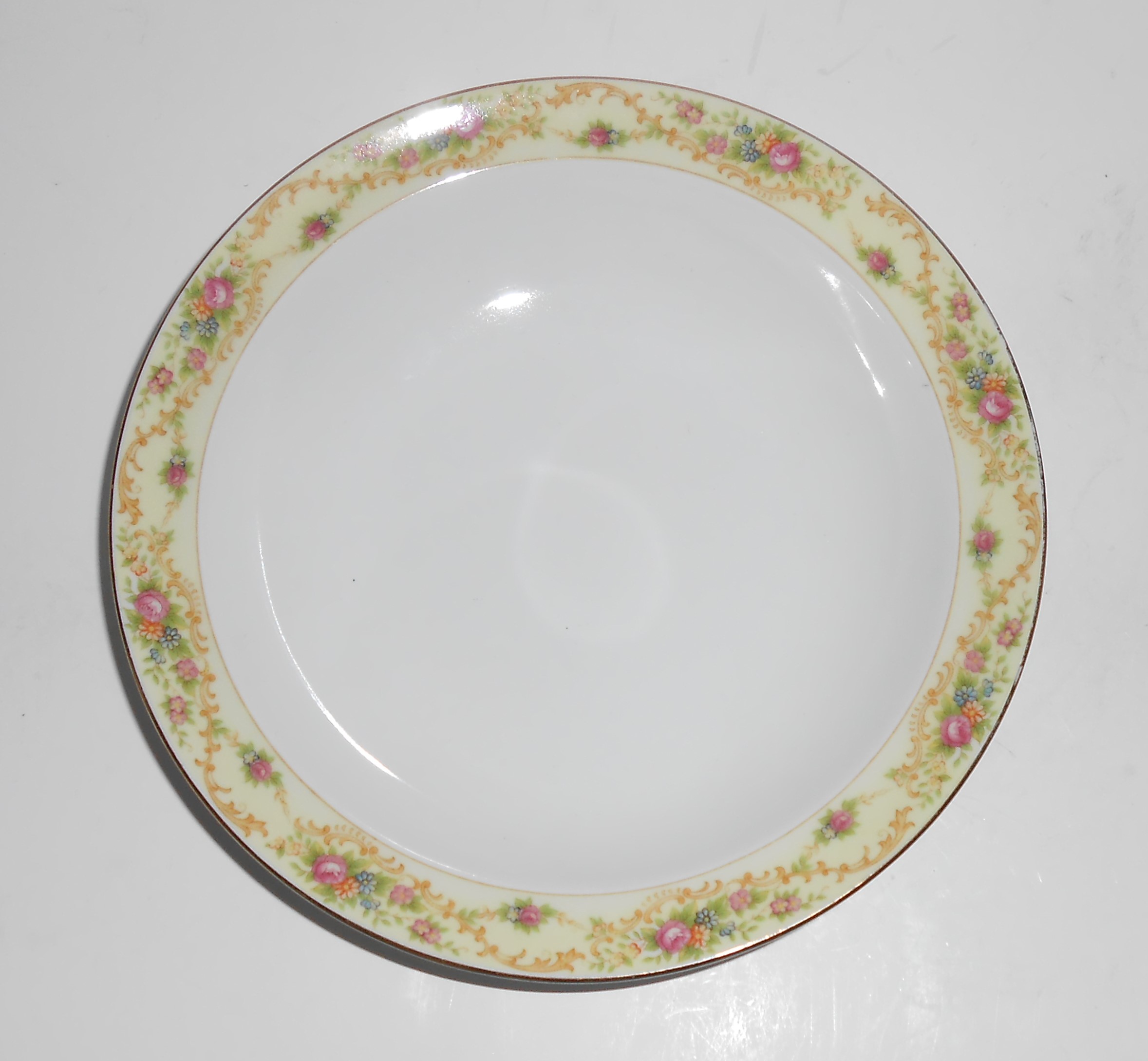 Meito China Porcelain Japan The Windsor w/Gold Rimmed S