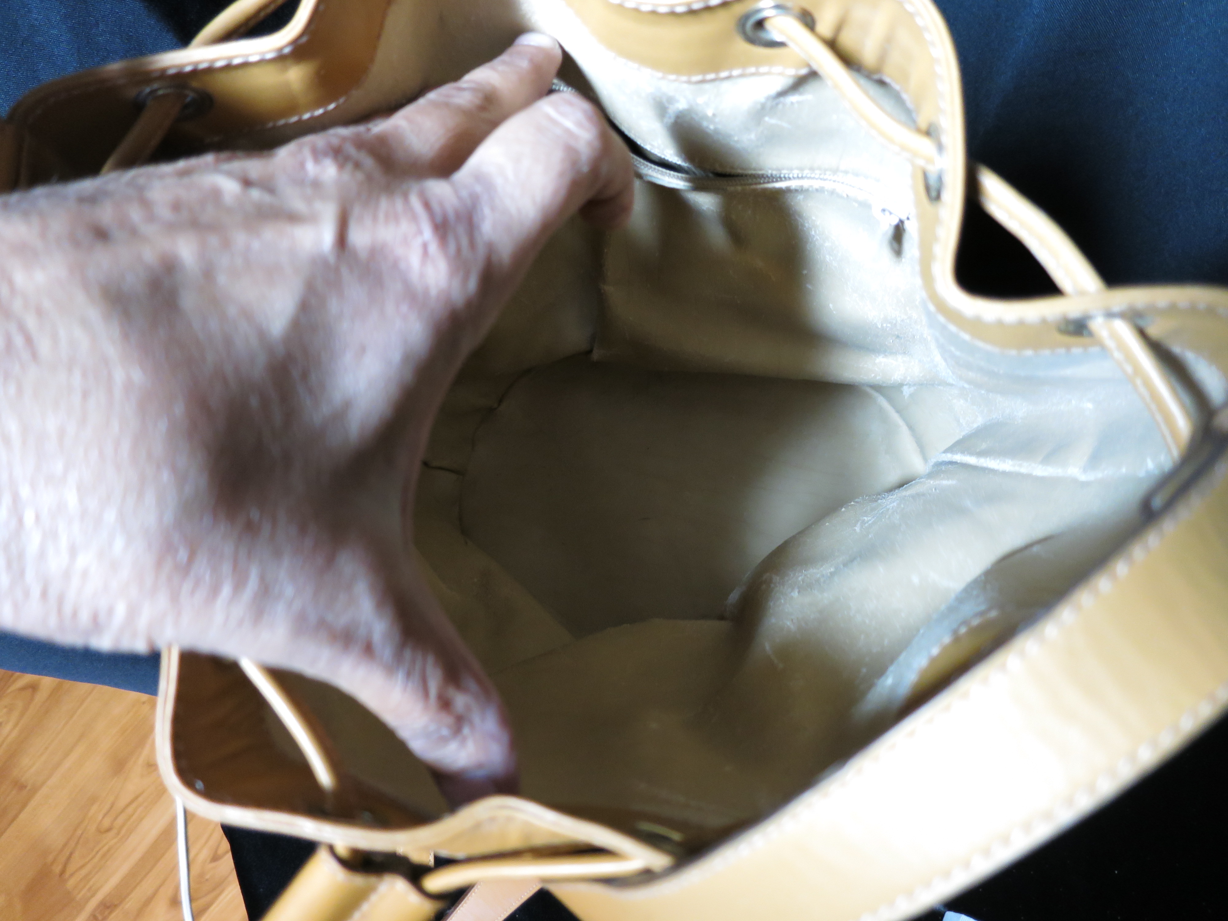 Nobile Leather Draw String Shoulder Bag Made in Italy