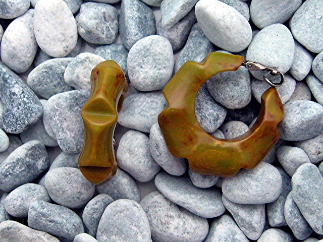 Bakelite Green Hoop Clip Earrings 50s