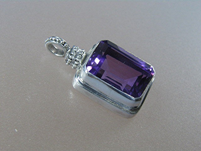 Sterling Silver 12ct Amethyst Pendant