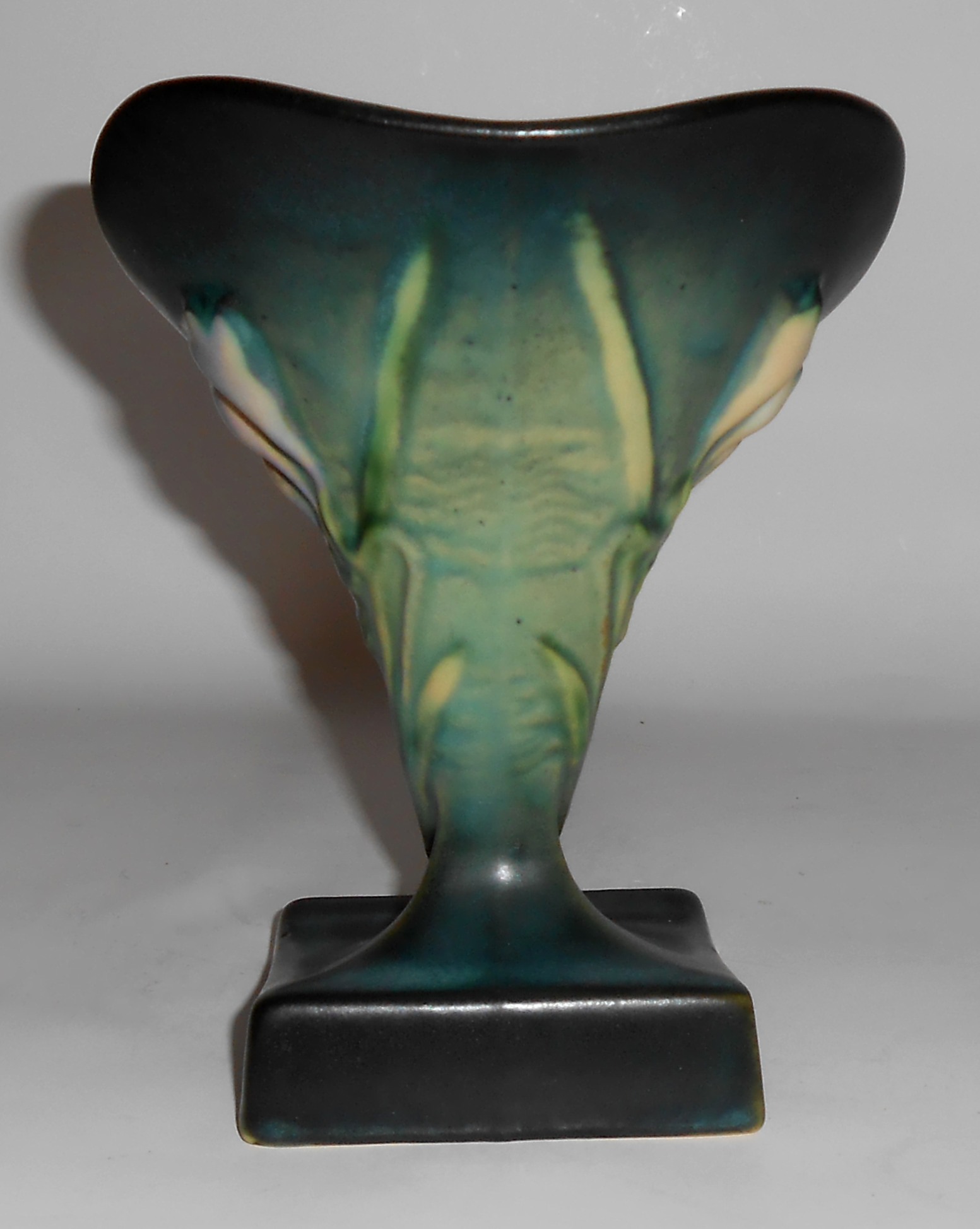 Roseville Pottery Freesia #197-6 Cornucopia Vase! MINT