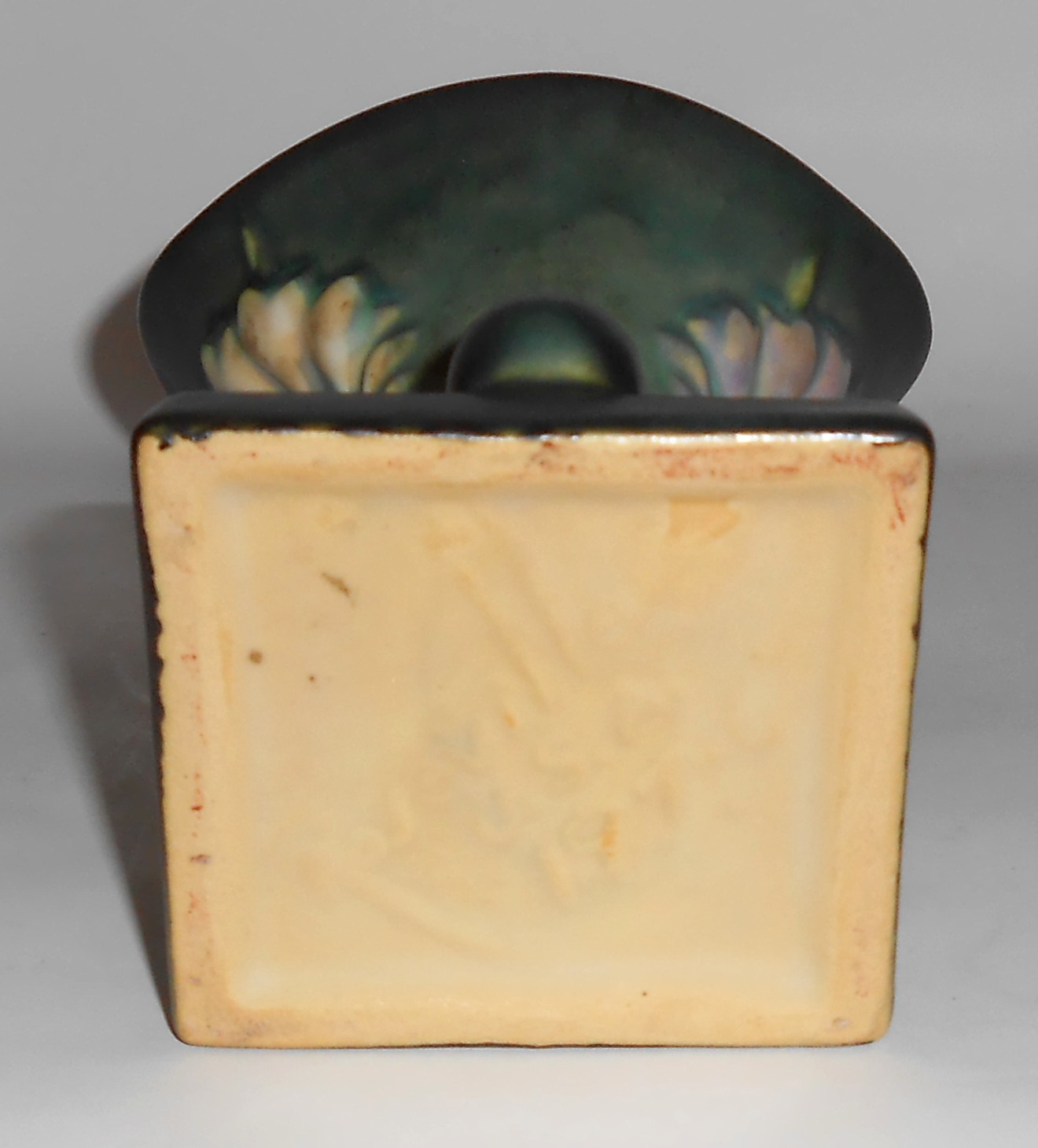 Roseville Pottery Freesia #197-6 Cornucopia Vase! MINT