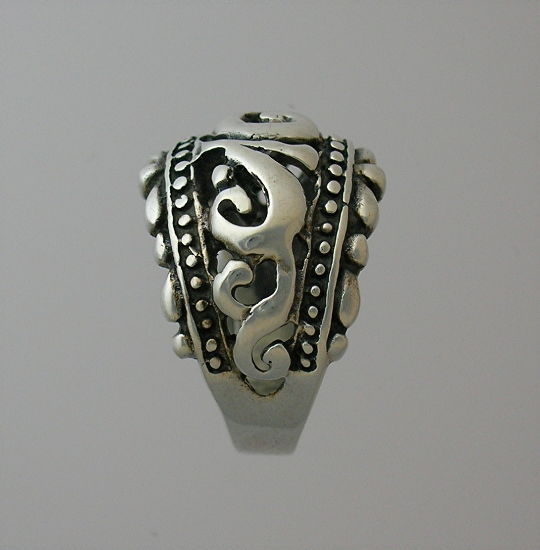 Beautiful Mexican Sterling Silver Dome Ring . . . . .