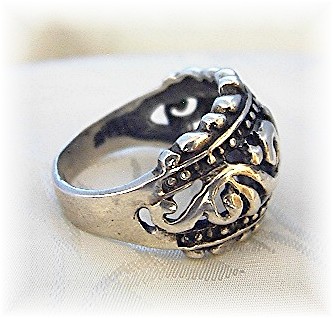 Beautiful Mexican Sterling Silver Dome Ring . . . . .