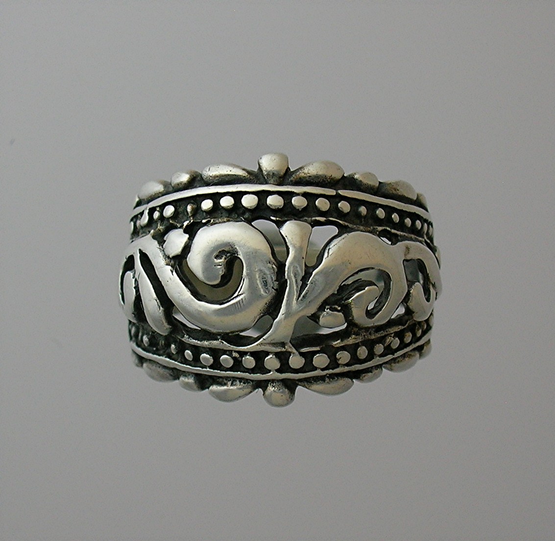 Beautiful Mexican Sterling Silver Dome Ring . . . . .