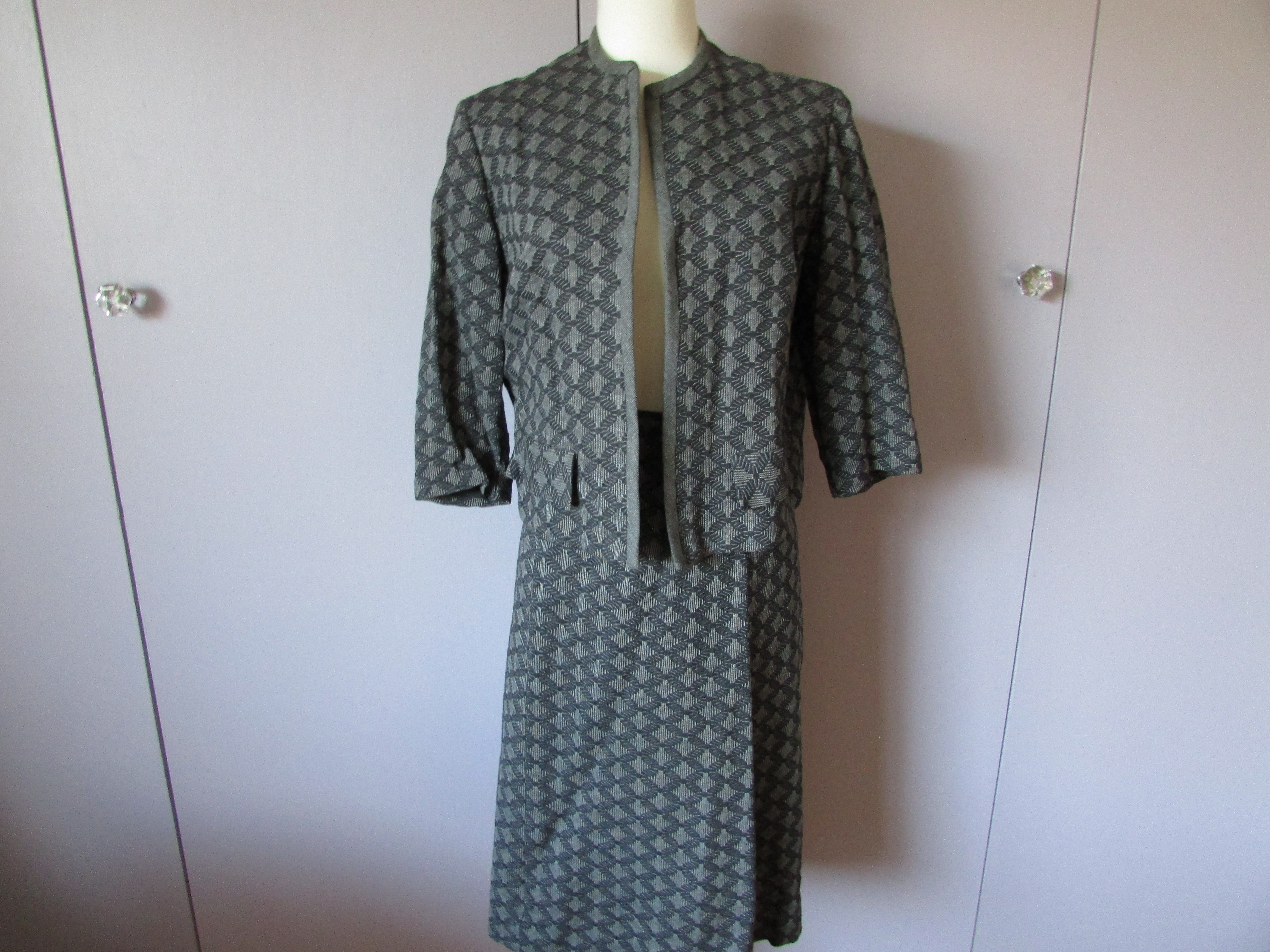 Black Geometric Straight Skirt Suit