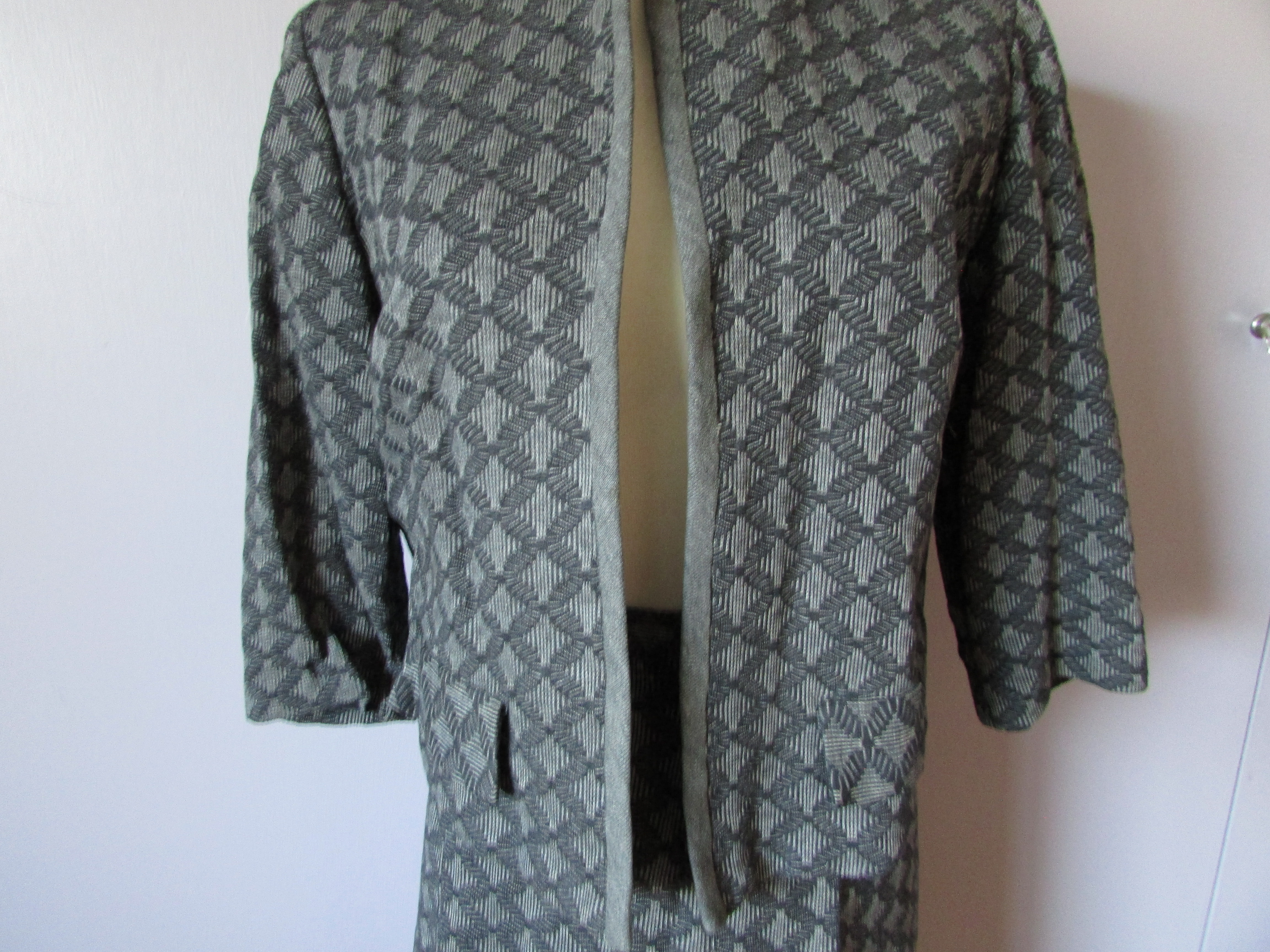 Black Geometric Straight Skirt Suit