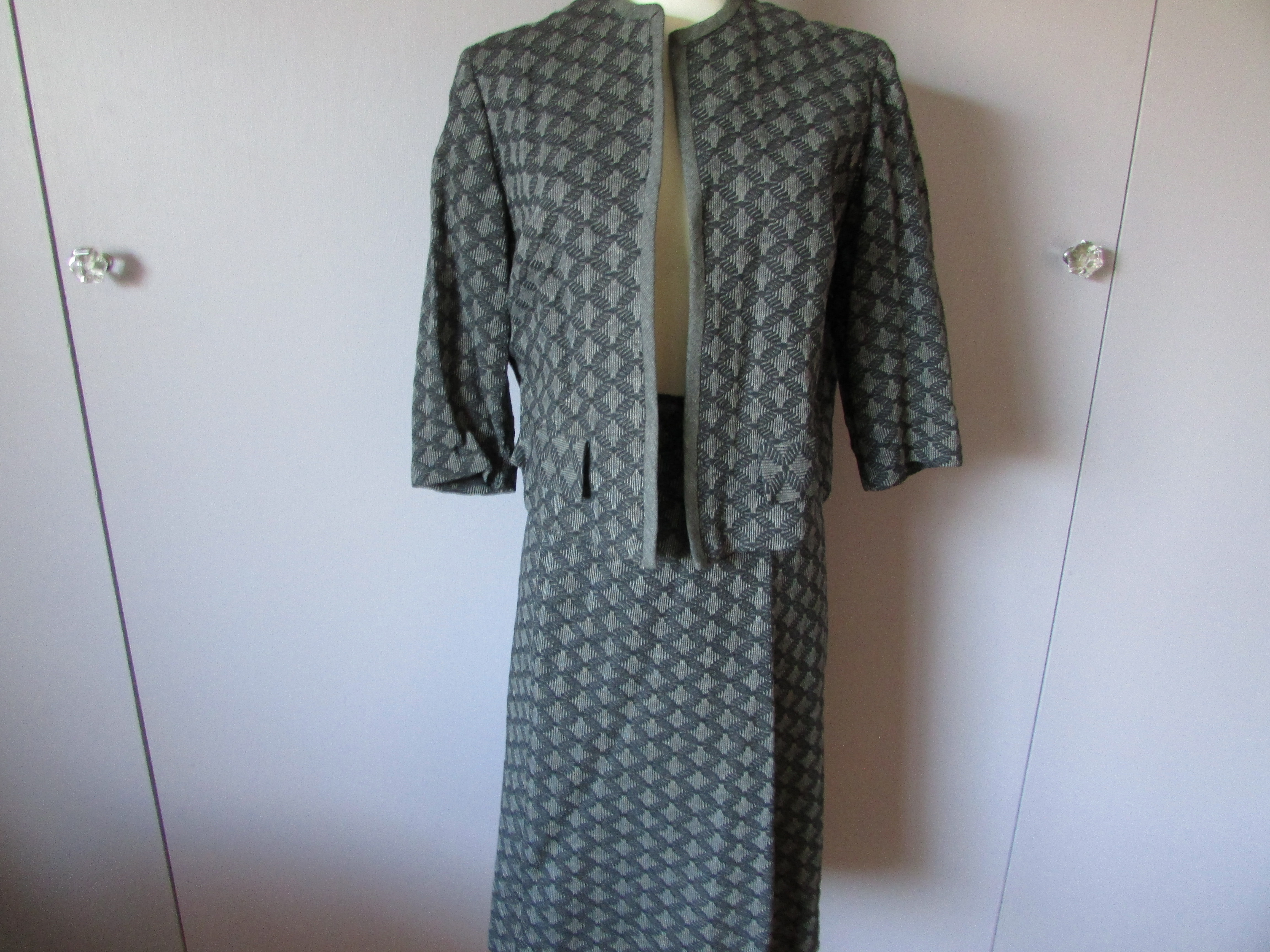 Black Geometric Straight Skirt Suit