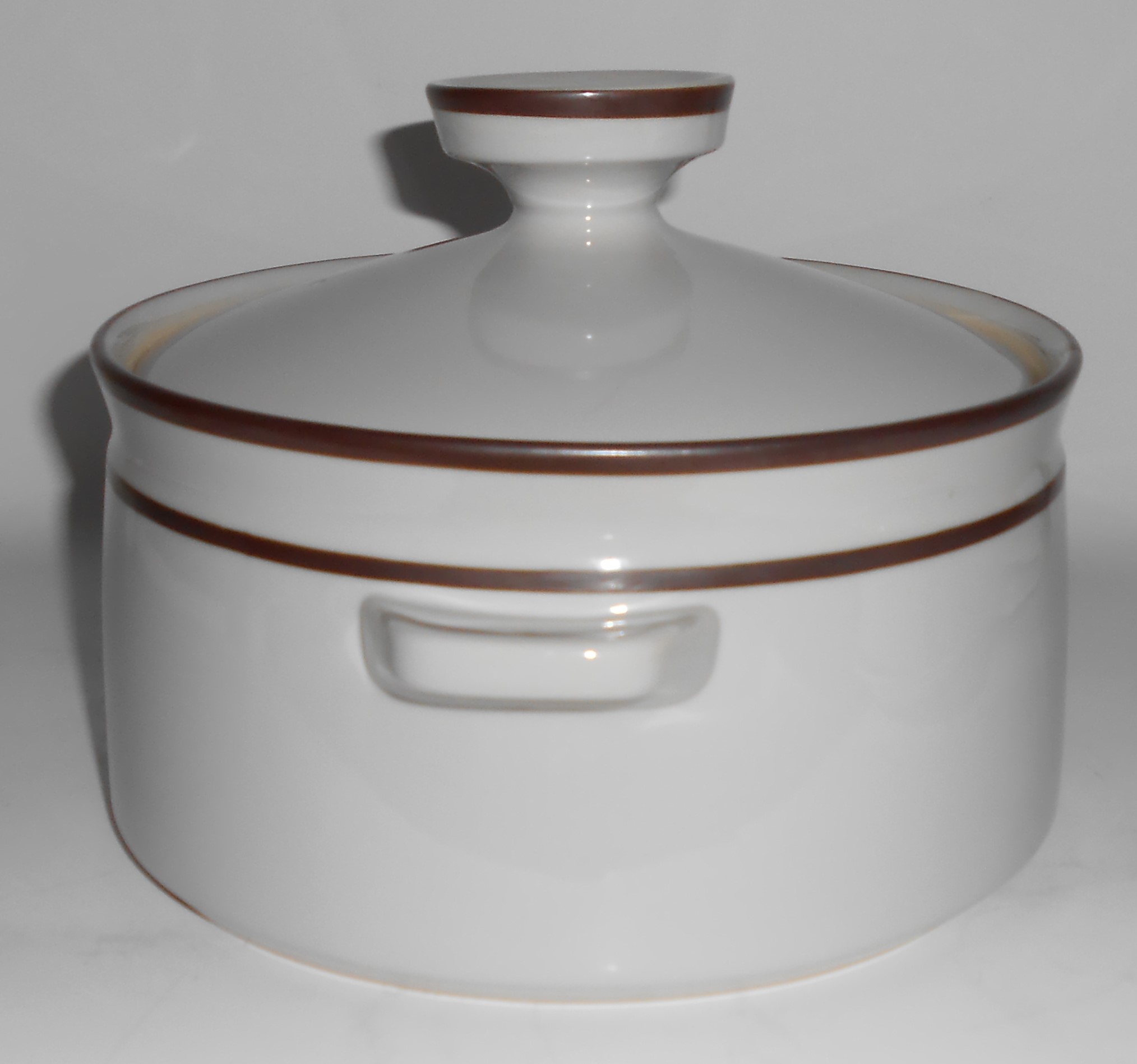Noritake China Stoneware Tundra 2-1/4 Quart Covered Veg