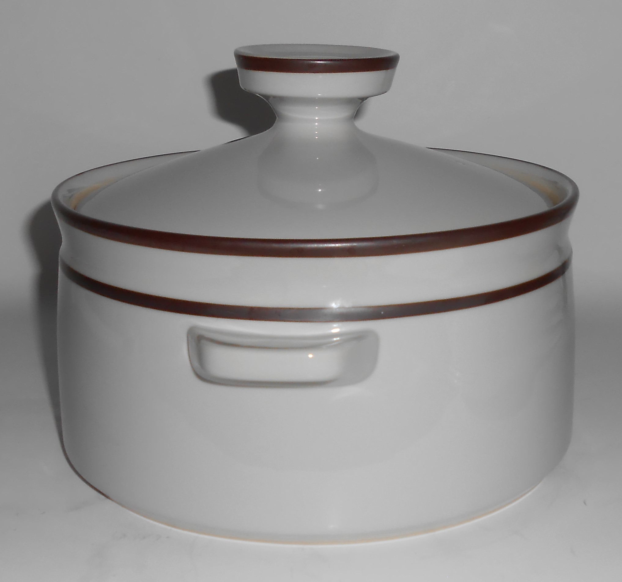 Noritake China Stoneware Tundra 2-1/4 Quart Covered Veg