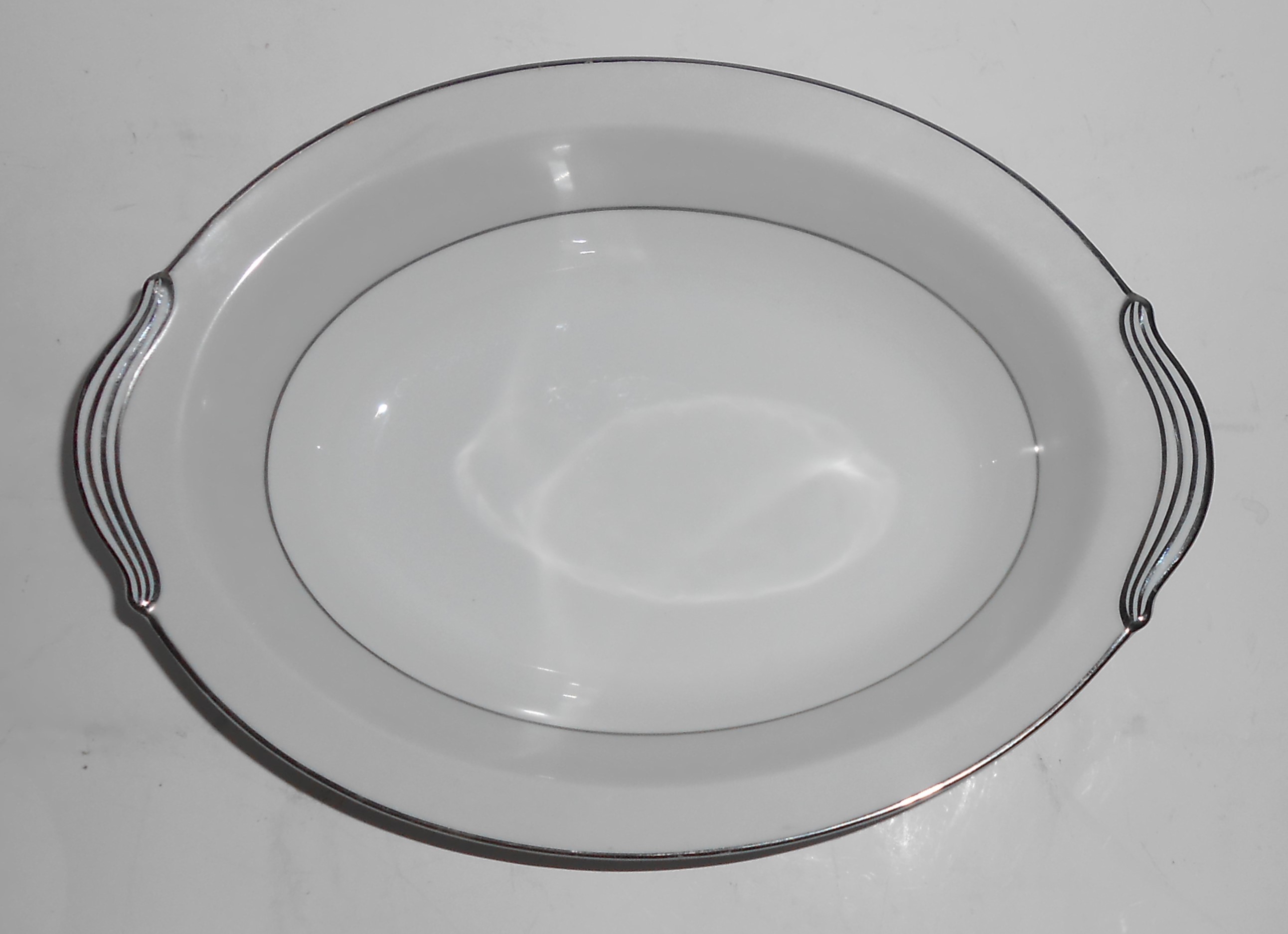 Noritake China Porcelain Platinum 5323 Grayburn Oval Ve