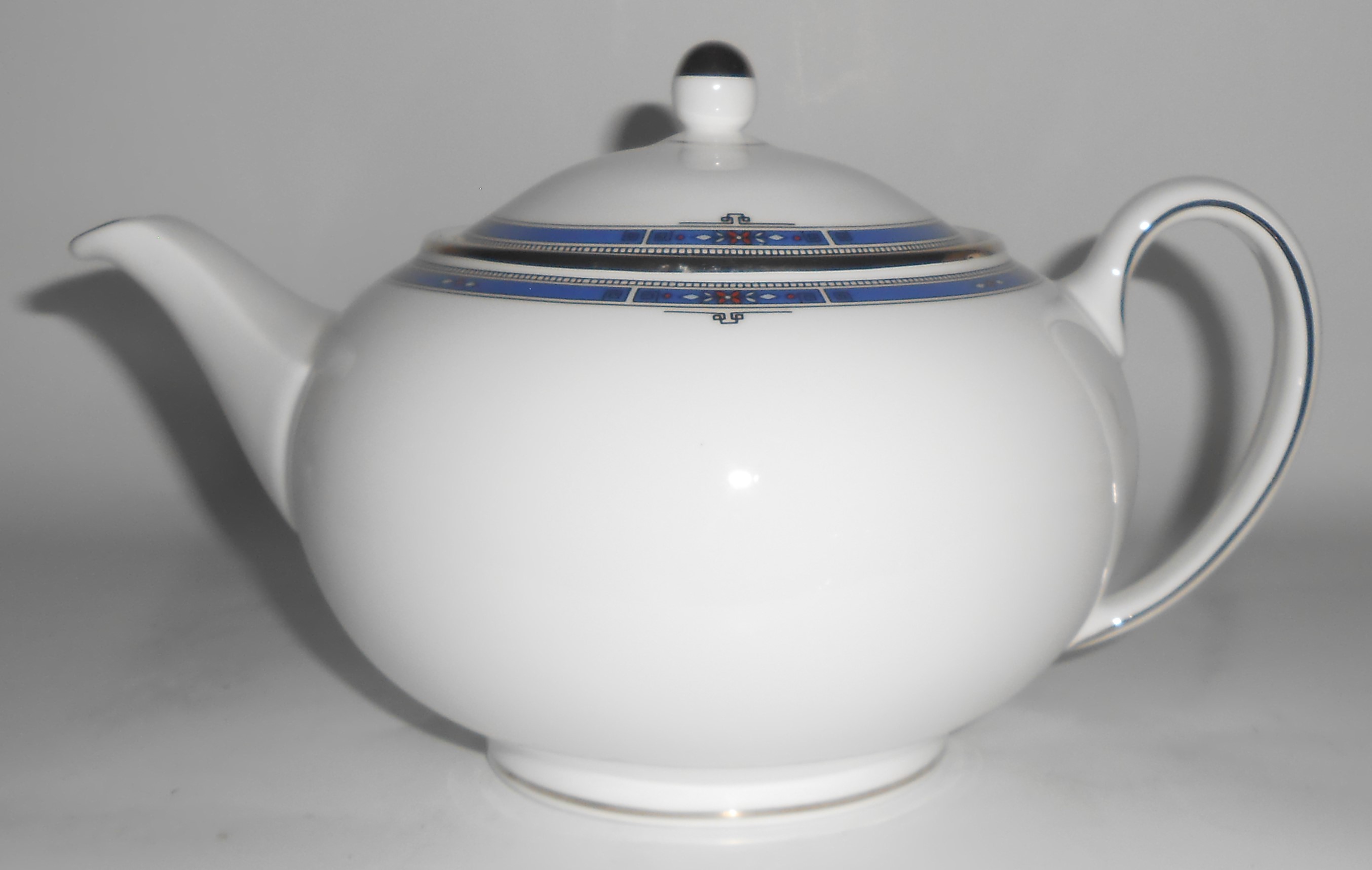 Wedgwood Pottery Bone China Kingsbridge Teapot w/Lid