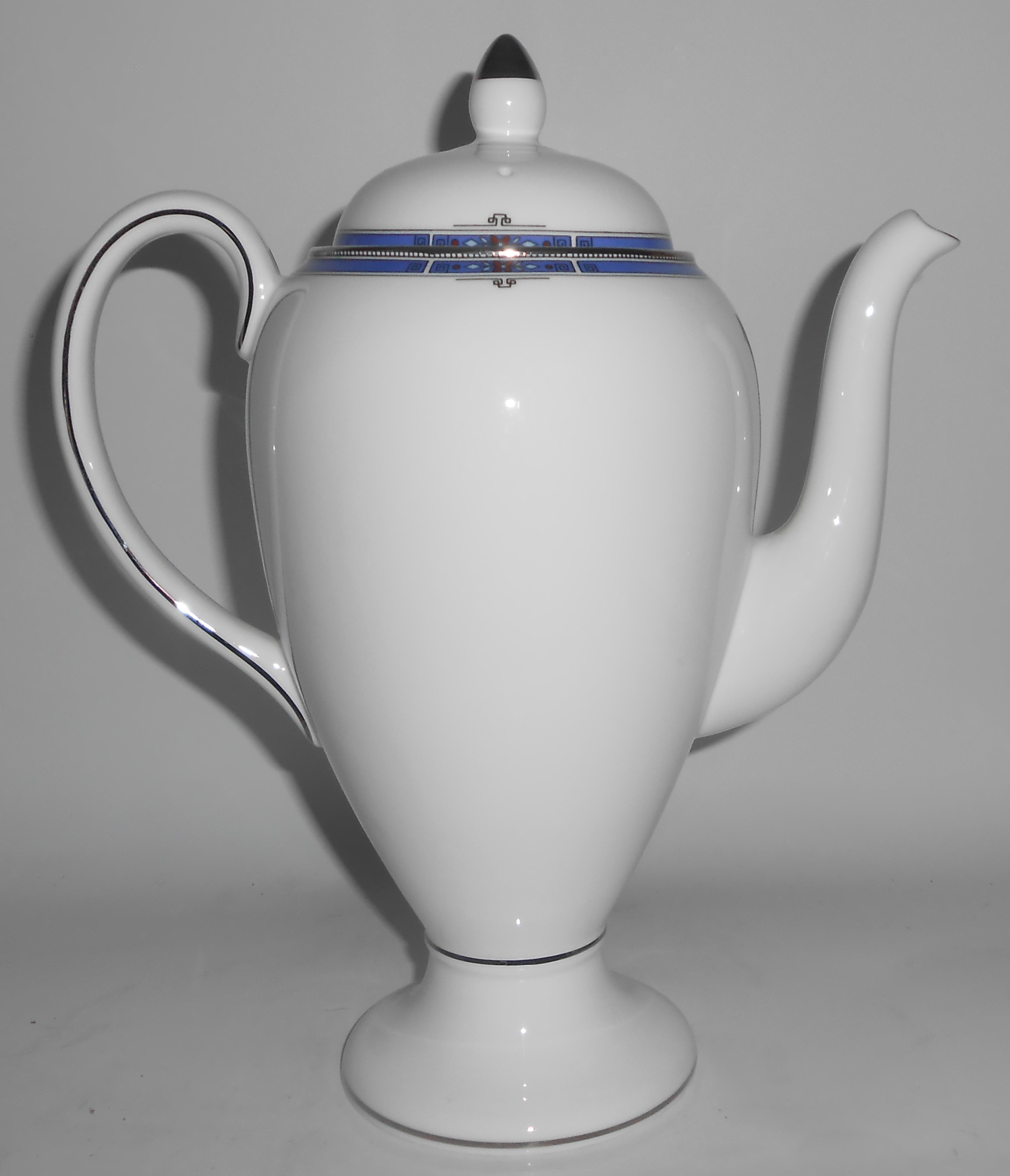 Wedgwood Pottery Bone China Kingsbridge Coffee Pot