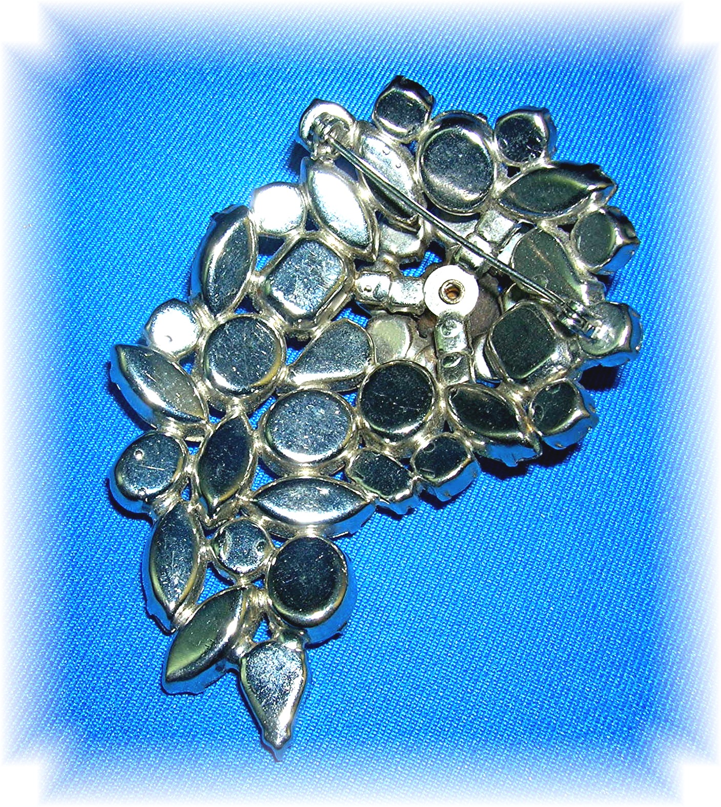 3 Inch Sparkling Silvertone Set Rhinestone Brooch