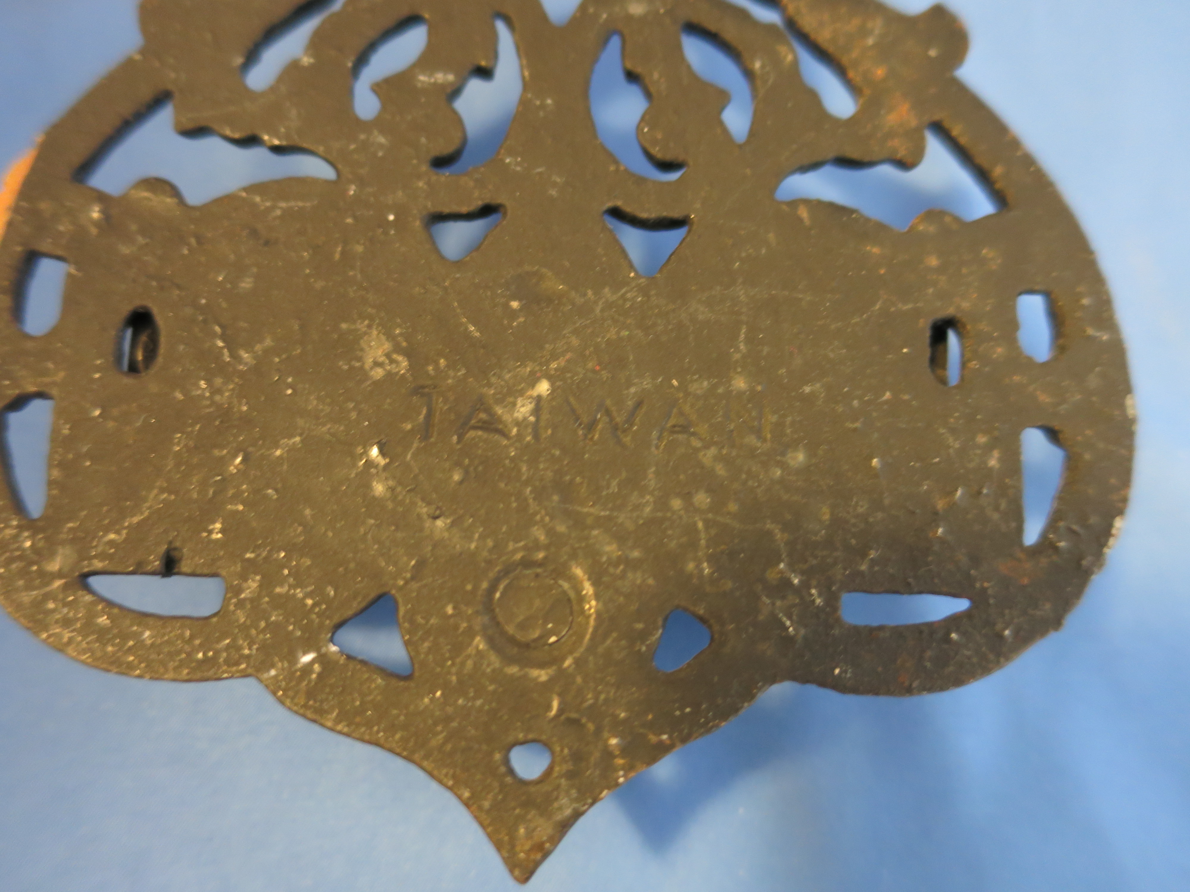 Cast Iron Match Holder Taiwan holds wooden matches