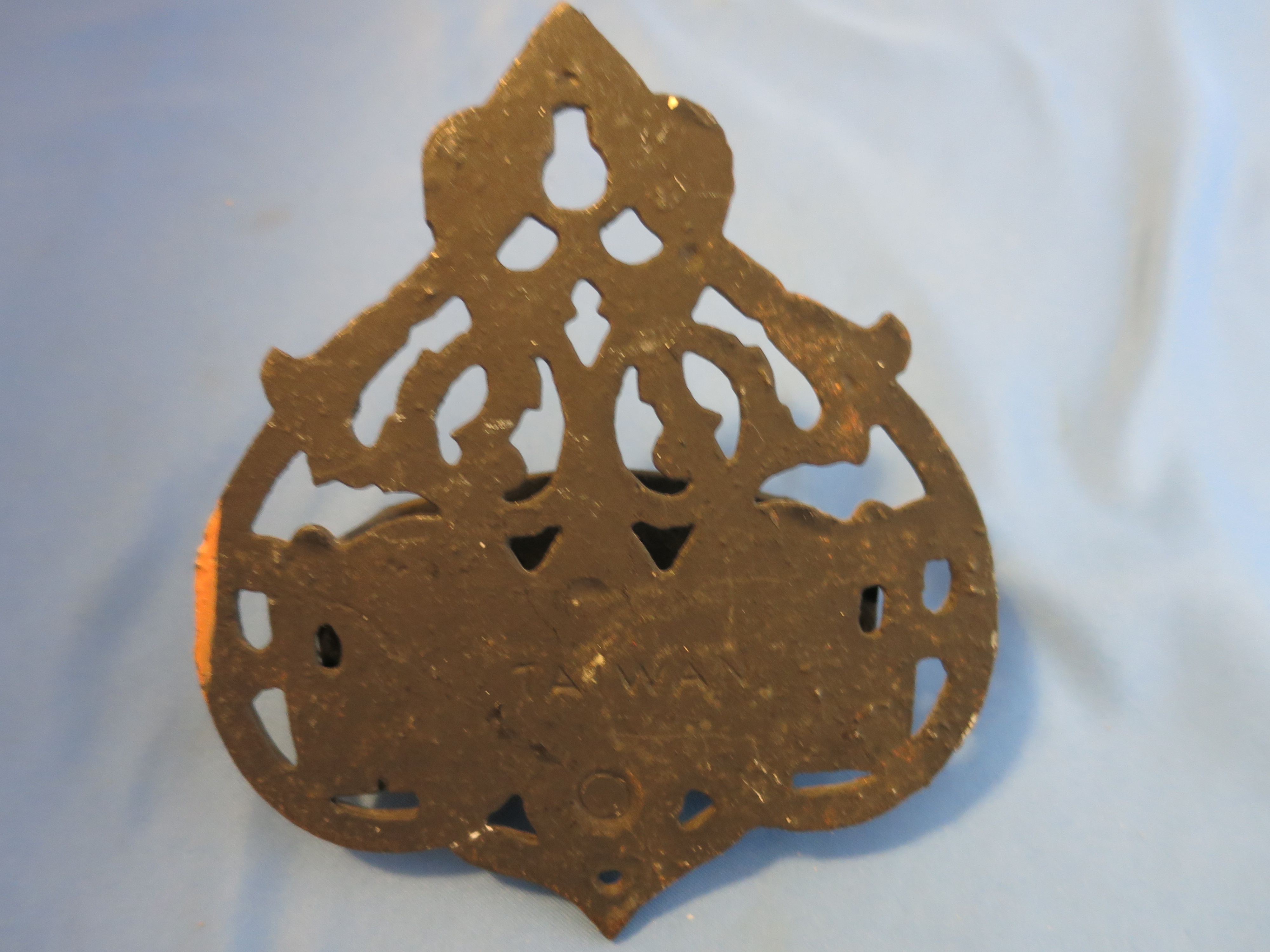 Cast Iron Match Holder Taiwan holds wooden matches