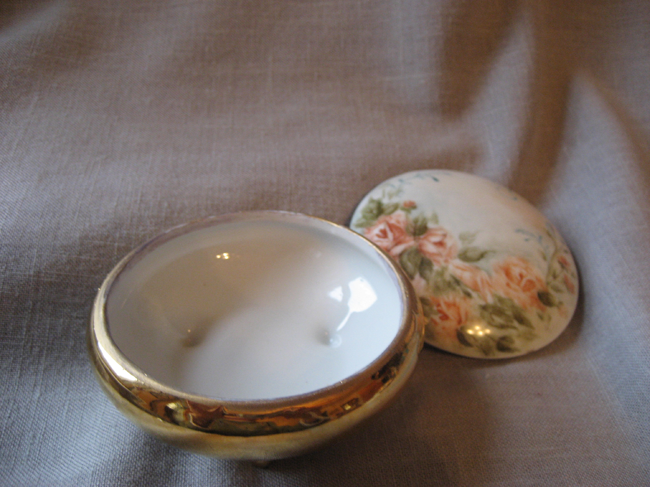 Porcelain Dresser Jar