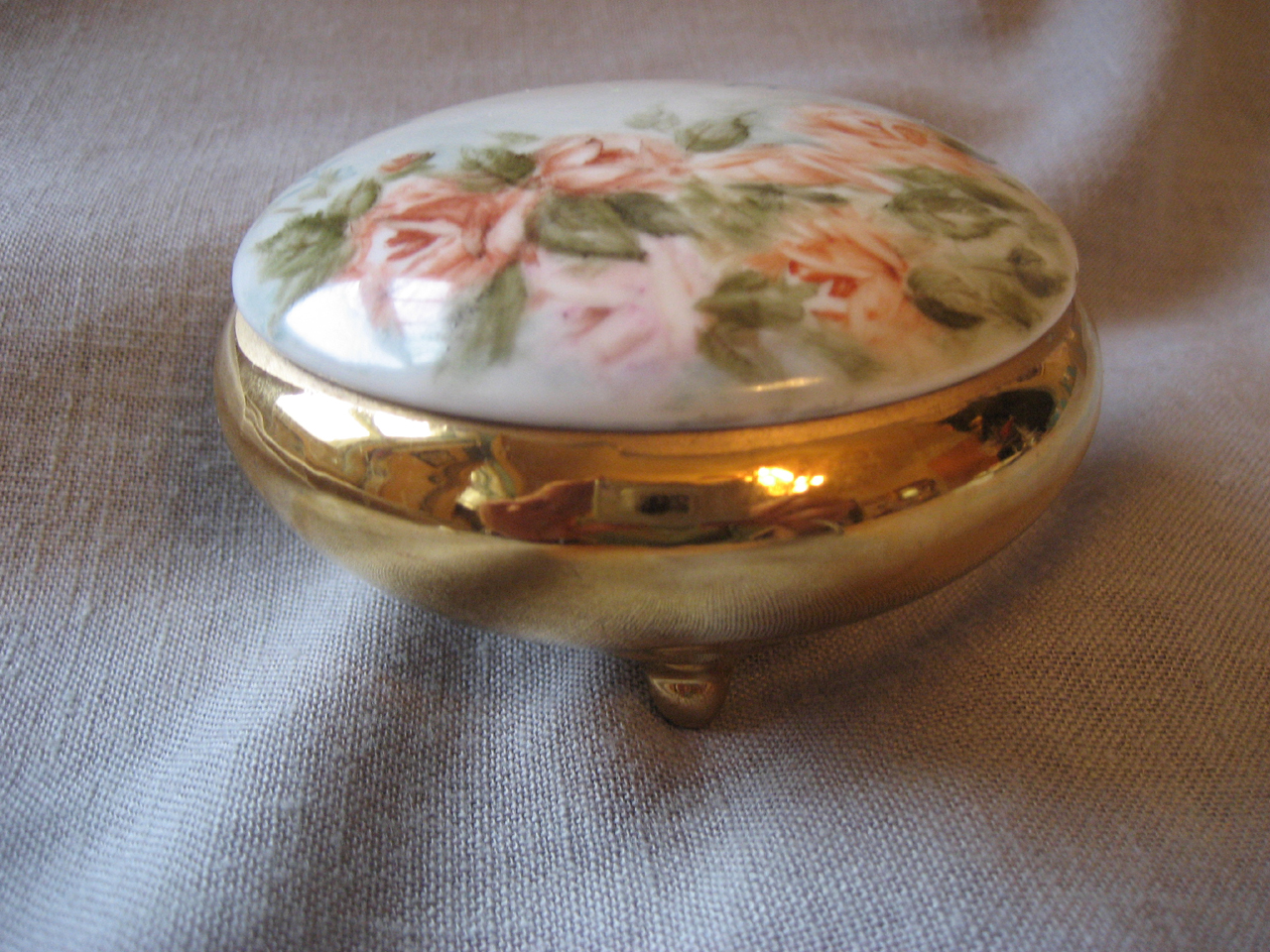 Porcelain Dresser Jar
