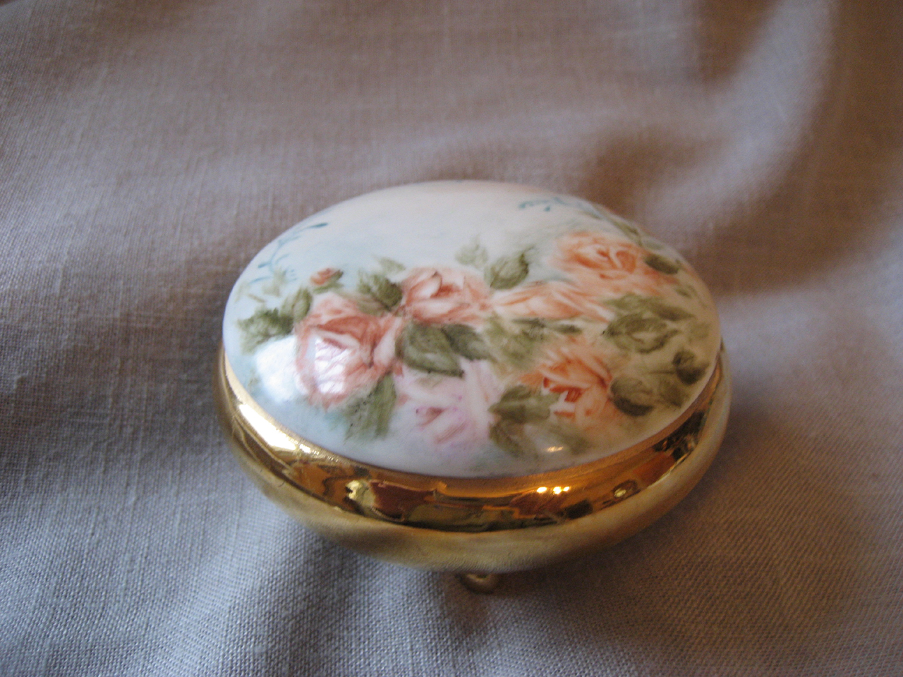 Porcelain Dresser Jar