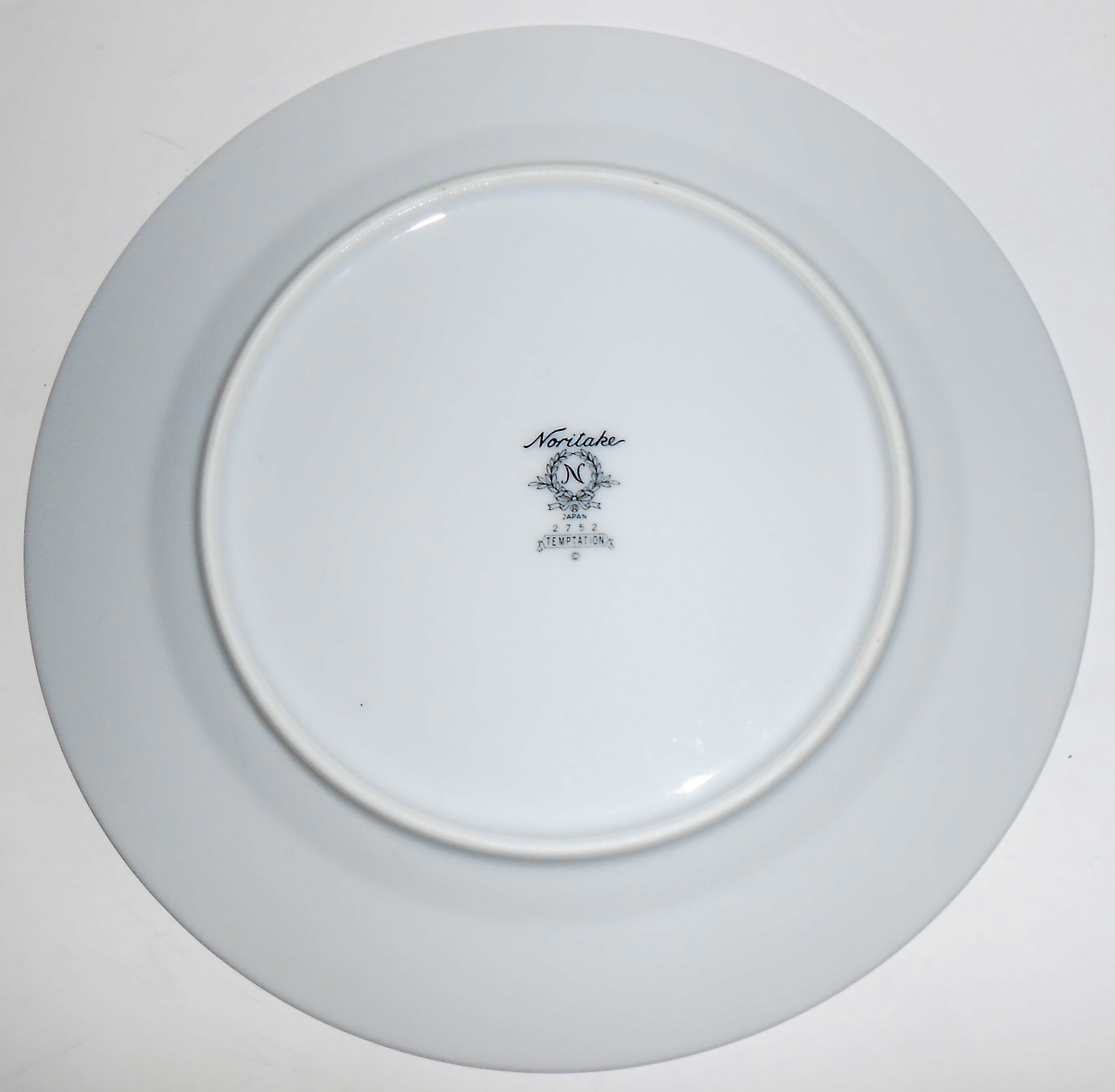 Noritake Fine China Porcelain Temptation Floral Salad