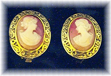 Clip Earrings goldtone set cameos