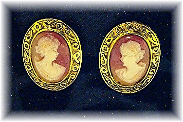 Clip Earrings goldtone set cameos