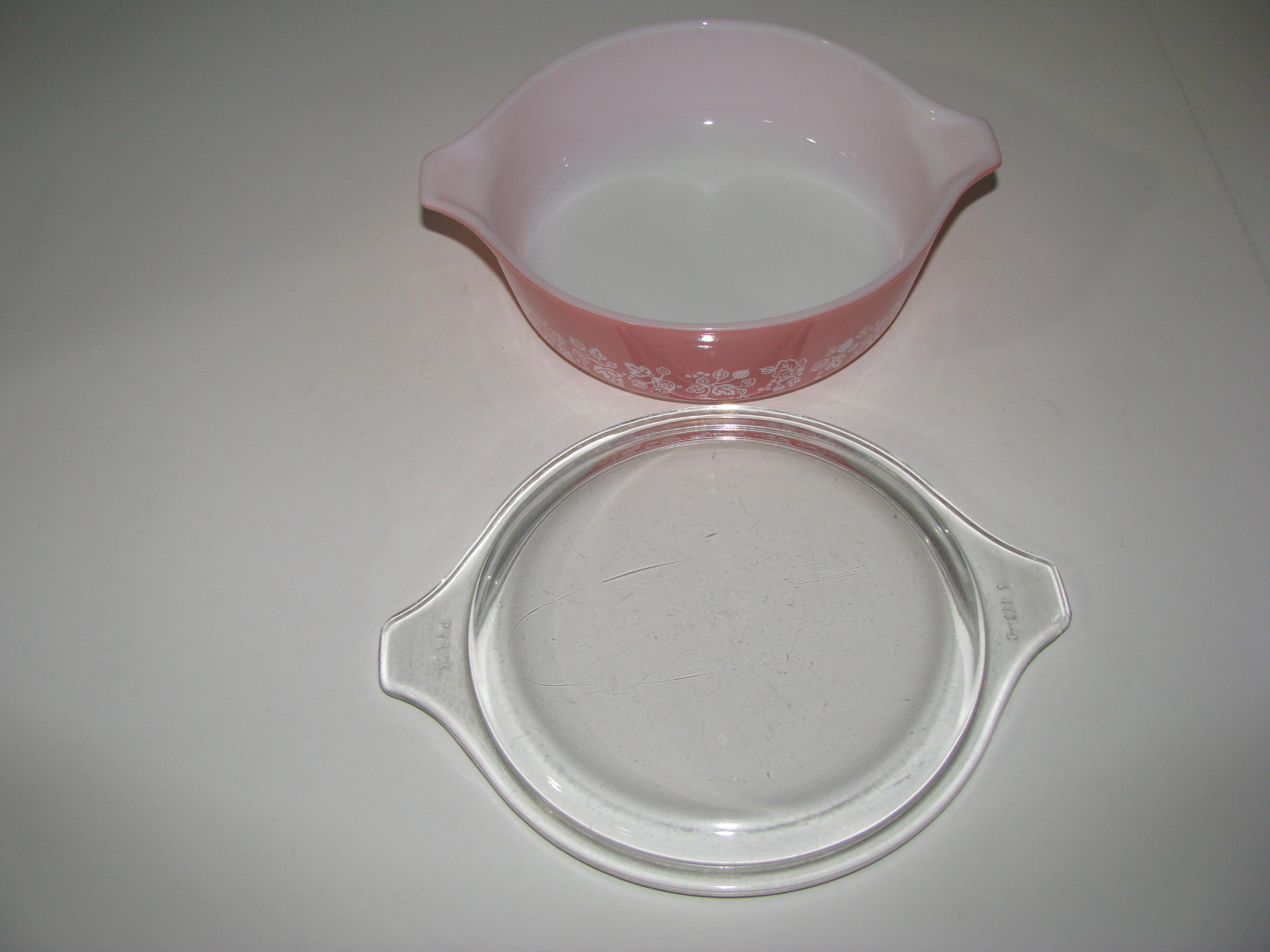 Vintage Pyrex Pink/White Gooseberry Casserole Dish