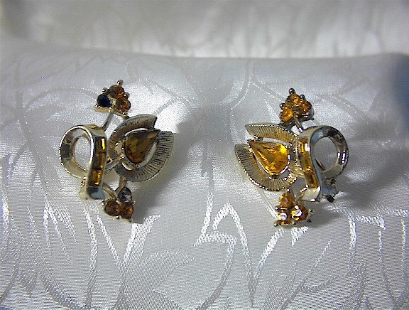 CORO Clip Earrings Glittering Goldtone and Amber