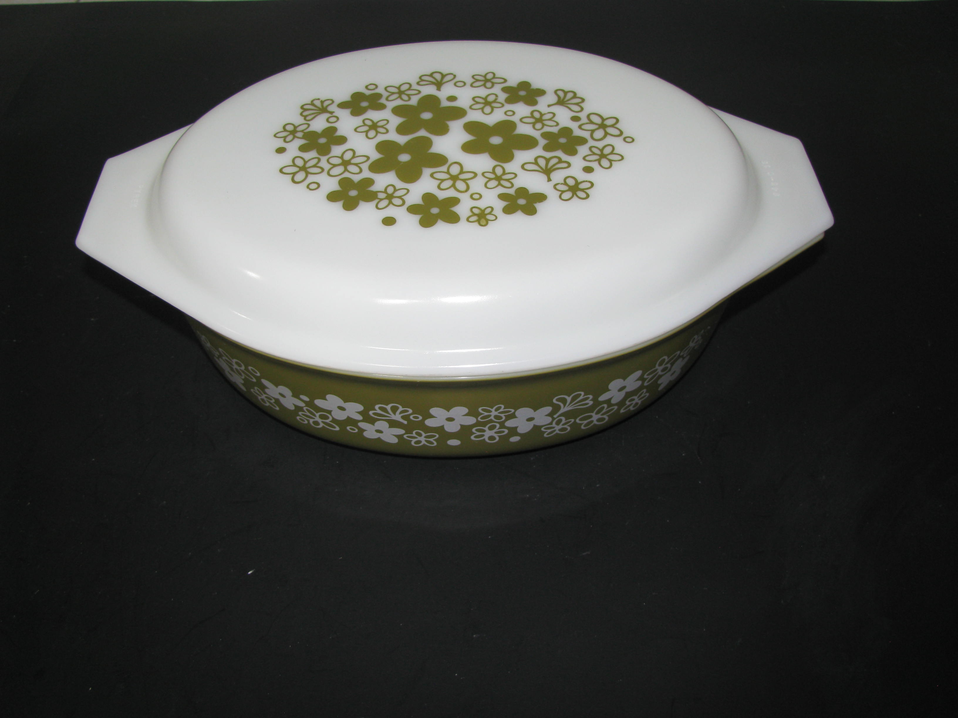 Pyrex Spring Blossom Green 045 2.5qt Casserole Dish