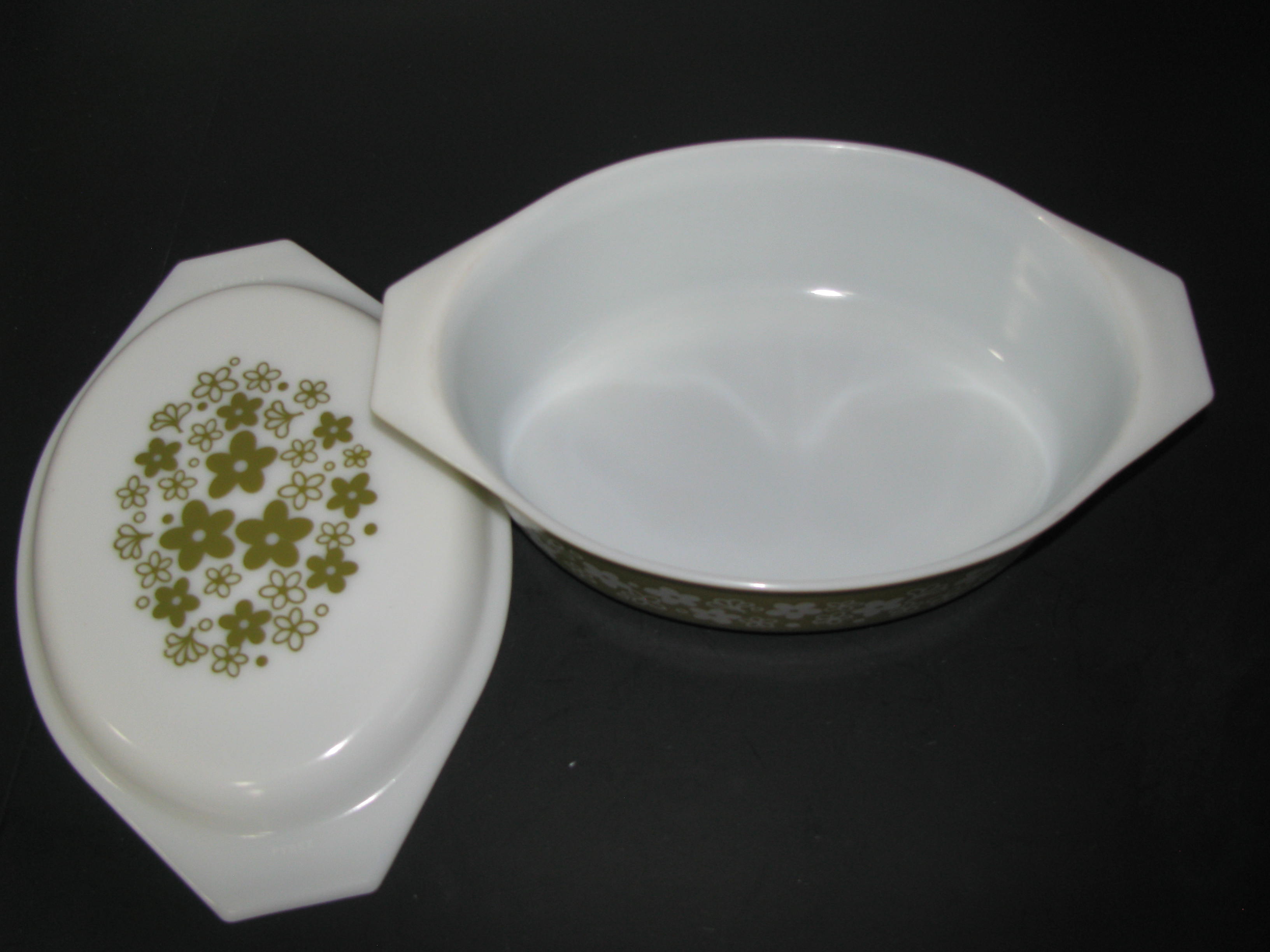 Pyrex Spring Blossom Green 045 2.5qt Casserole Dish