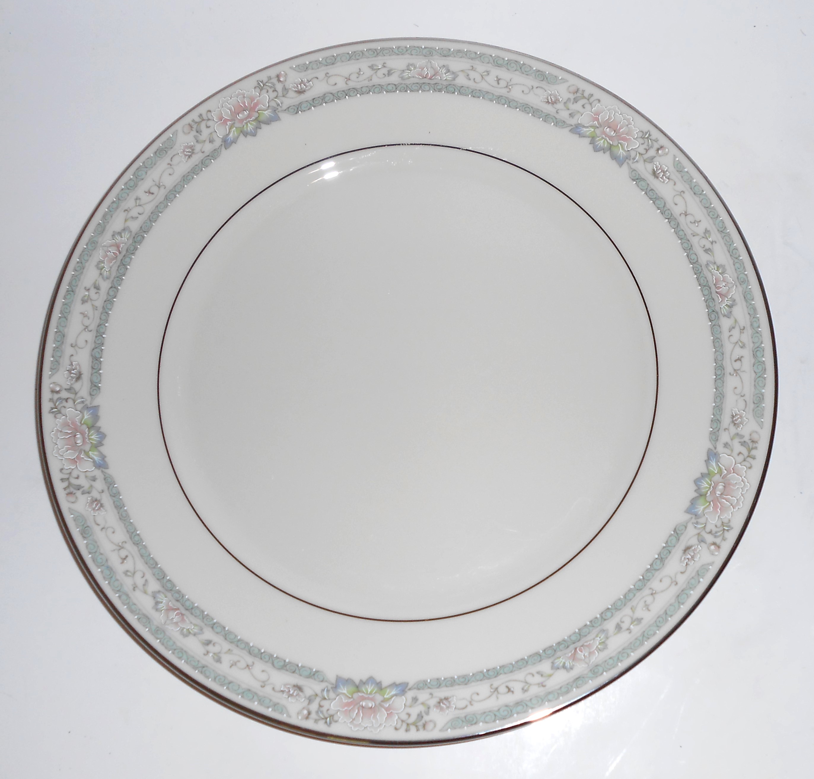 Lenox China Charleston w/Platinum Dinner Plate