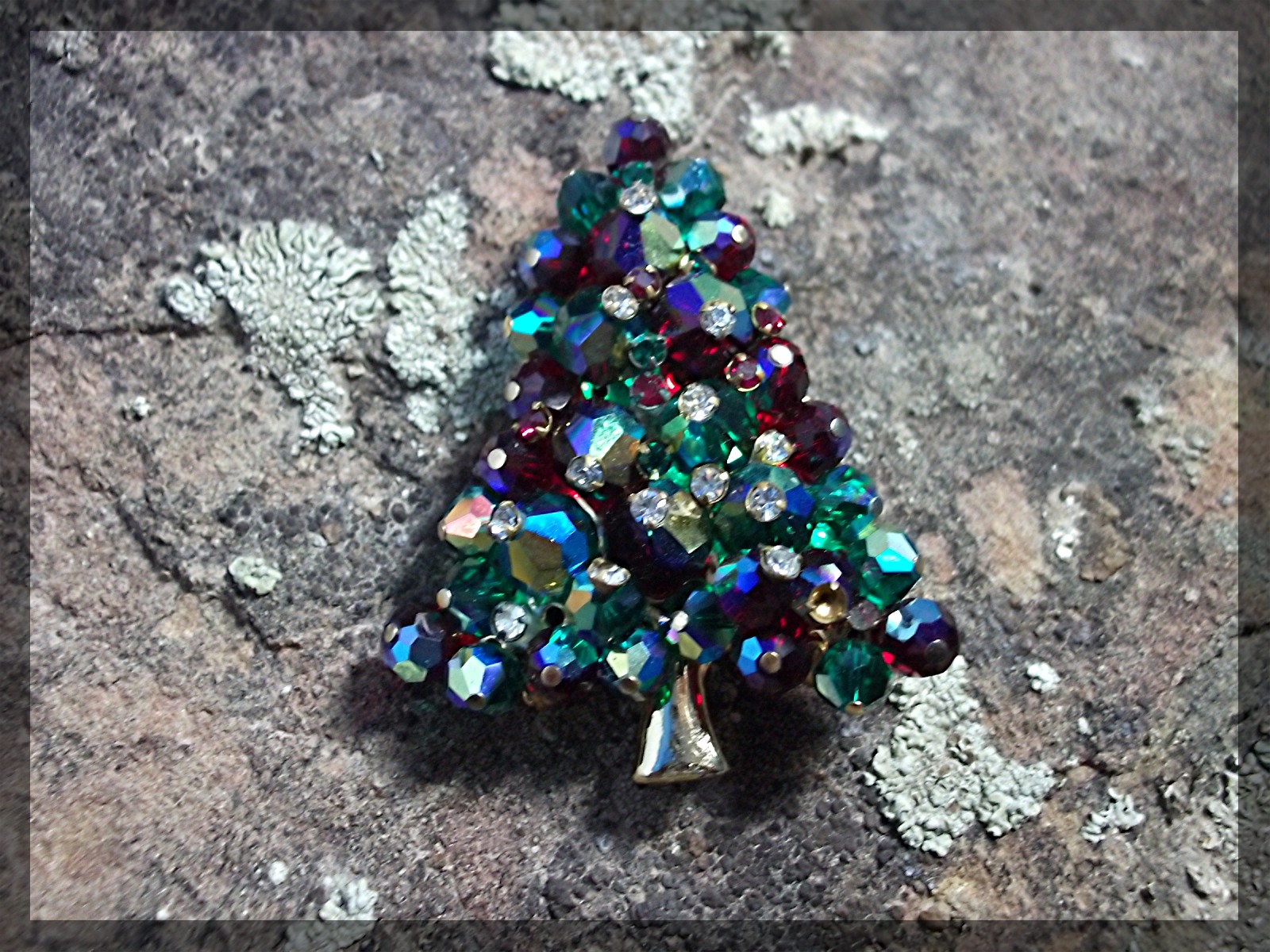 Christmas Pin Borealis Rivoli Vintage Crystal ....