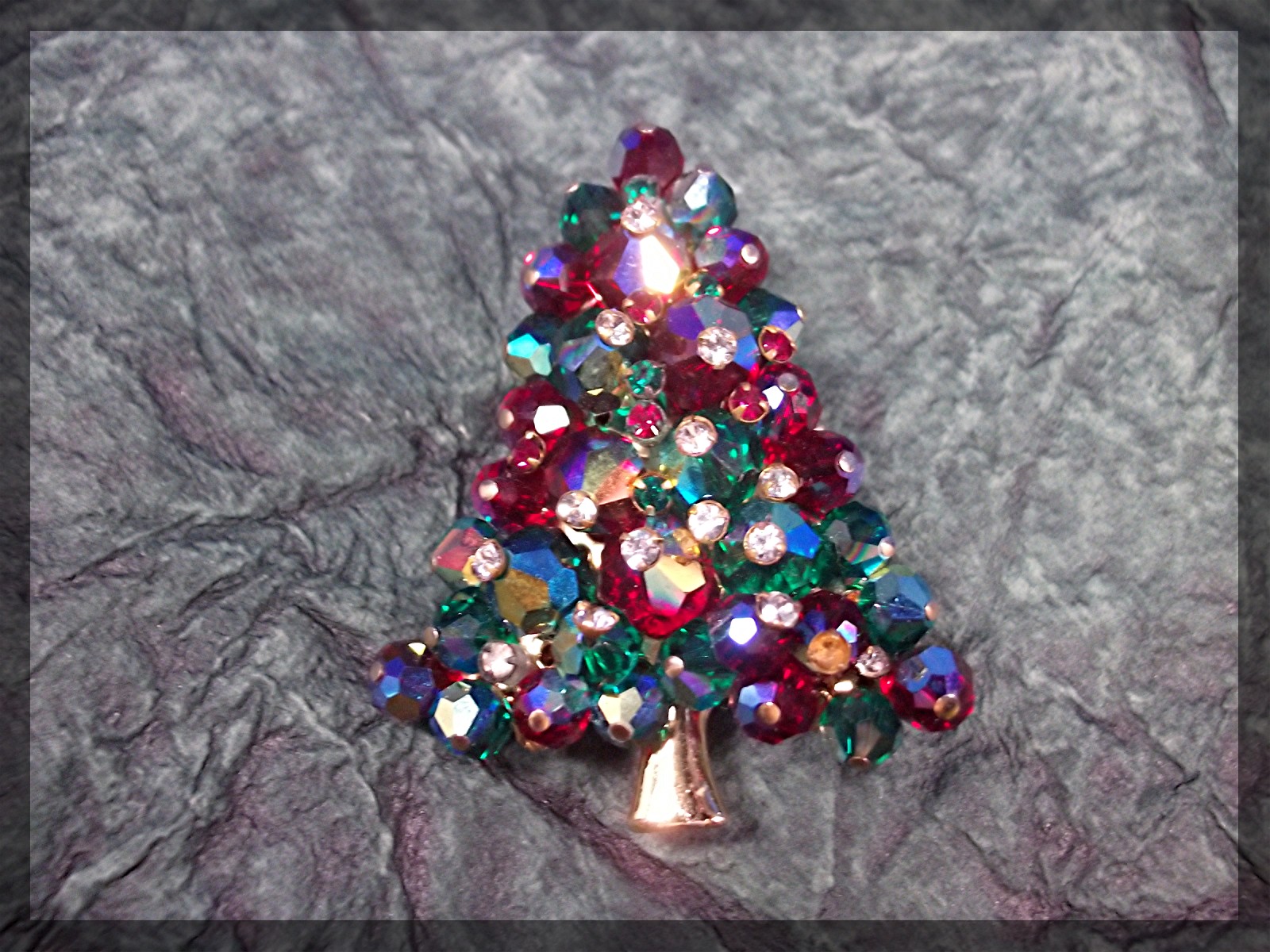Christmas Pin Borealis Rivoli Vintage Crystal ....