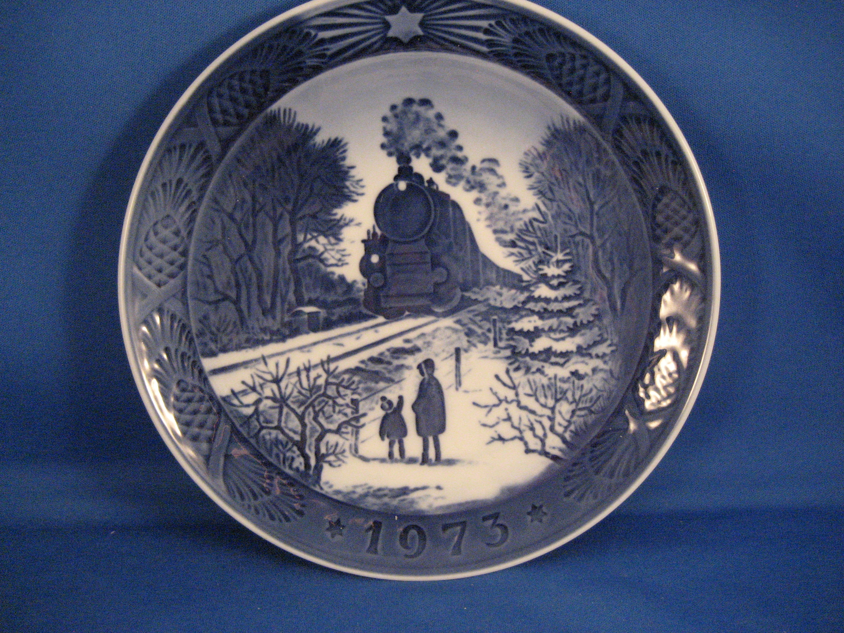Royal Copenhagen Going Home For Christmas Collectable Plate