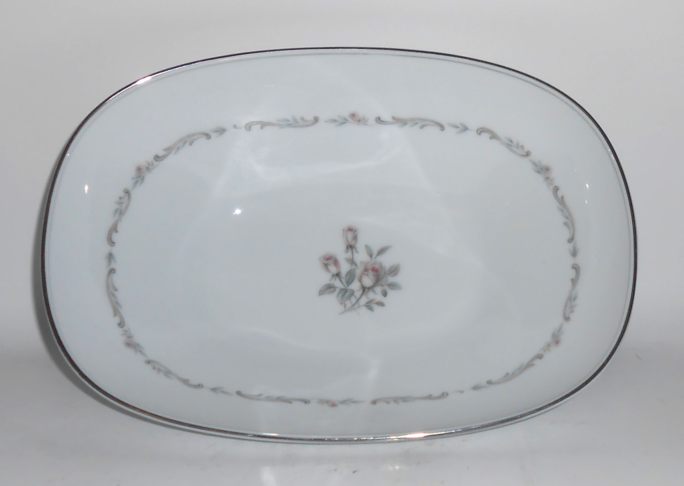 Noritake China Porcelain Platinum Mayfair 6109 Oval Veg