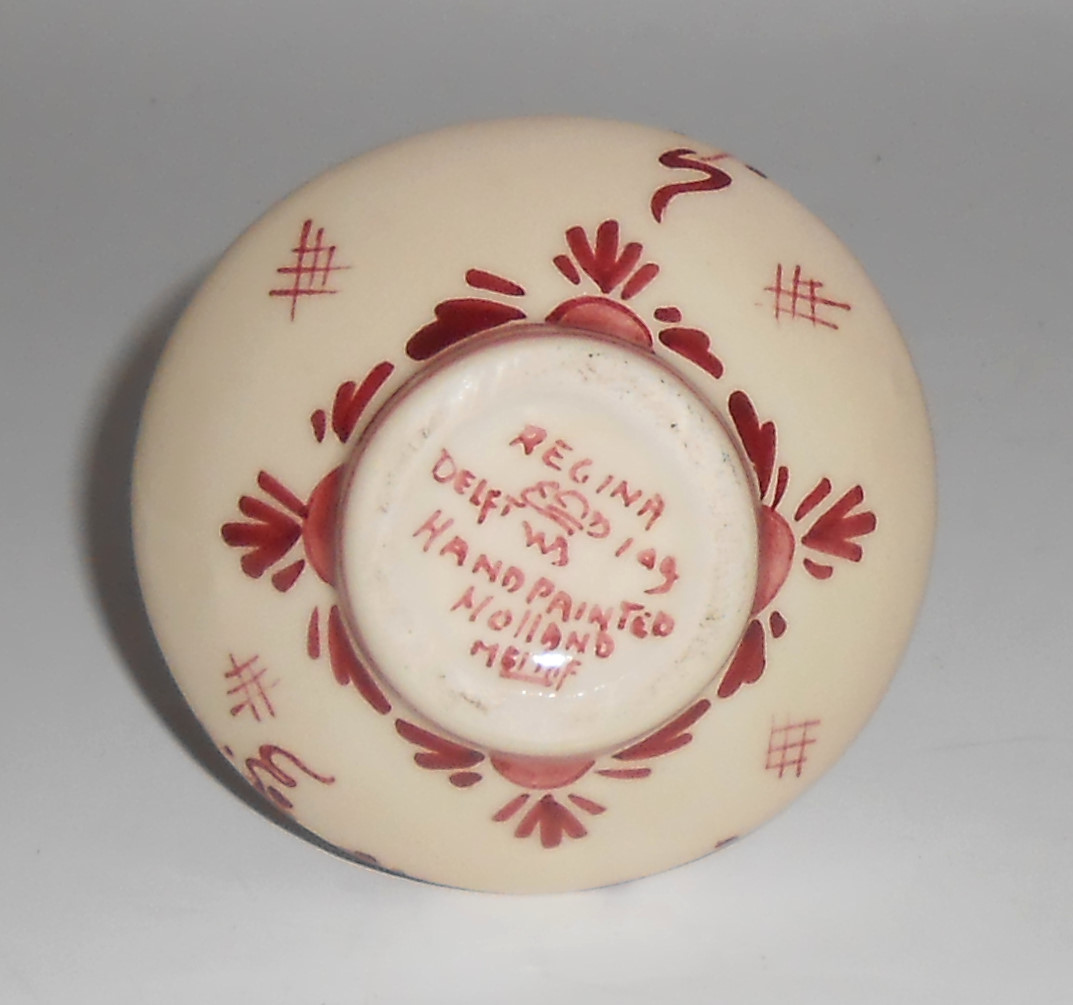 Regina Delft Holland Pottery Red Cabinet Vase Mint
