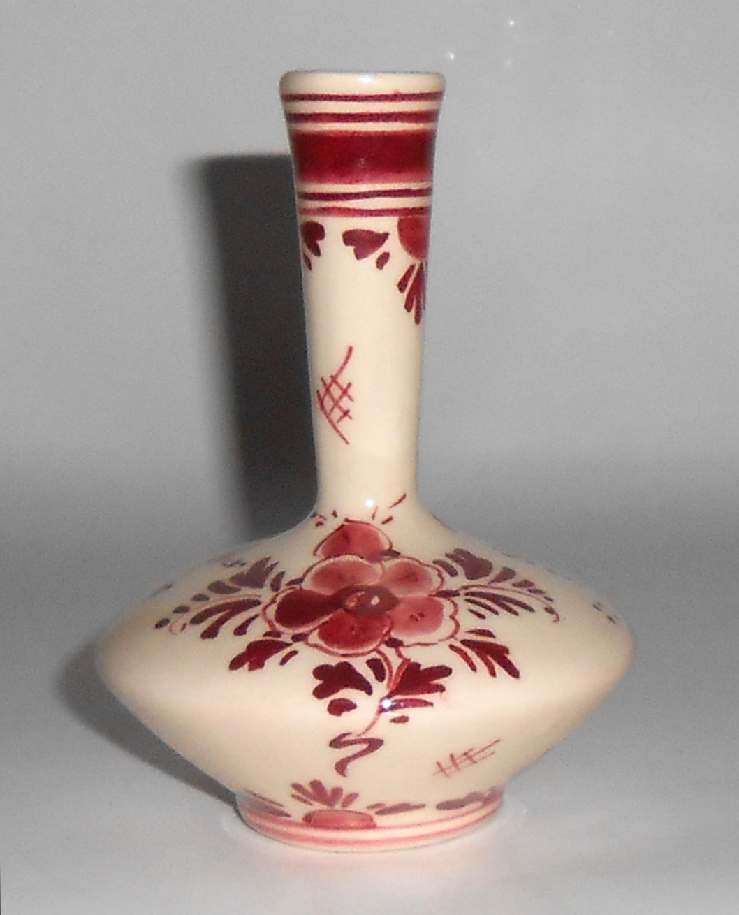 Regina Delft Holland Pottery Red Cabinet Vase Mint