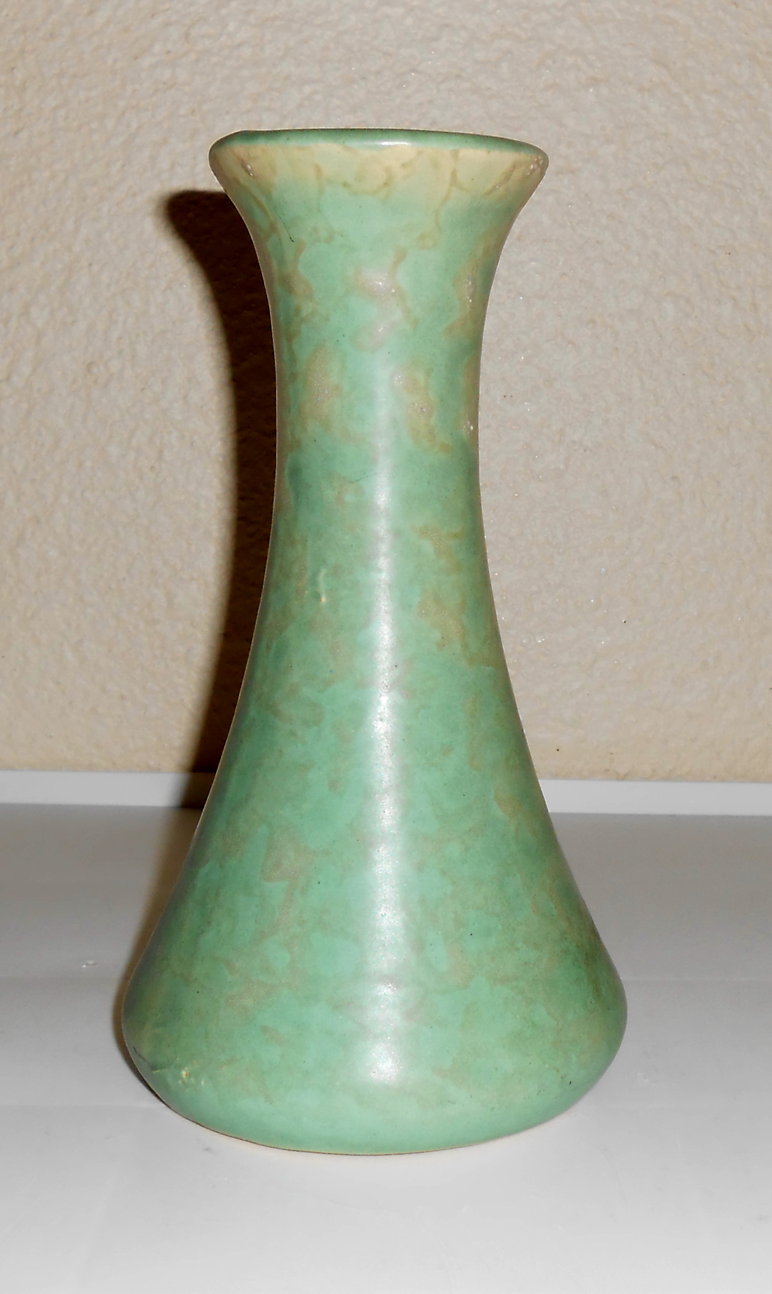 Brush McCoy Pottery Green Vellum #064 Art Vase!