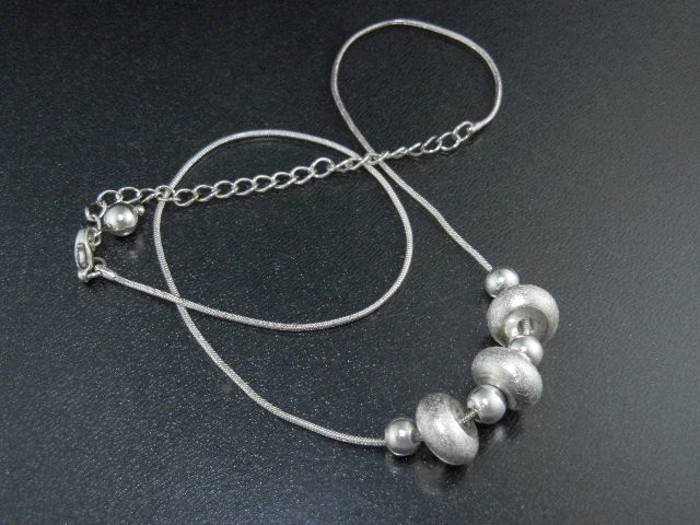 Costume Necklace shiny and brushed beads sivertone