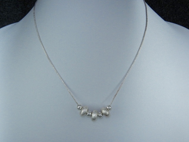 Costume Necklace shiny and brushed beads sivertone