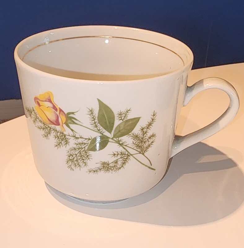 Vintage Kahla GDR East German Porcelain Dinnerware Set - Yellow Rose Pattern