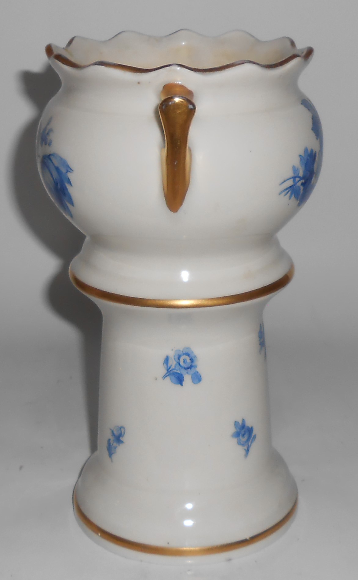 Bethwood Royal China Blue Floral w/Gold Pedestal/Jardin