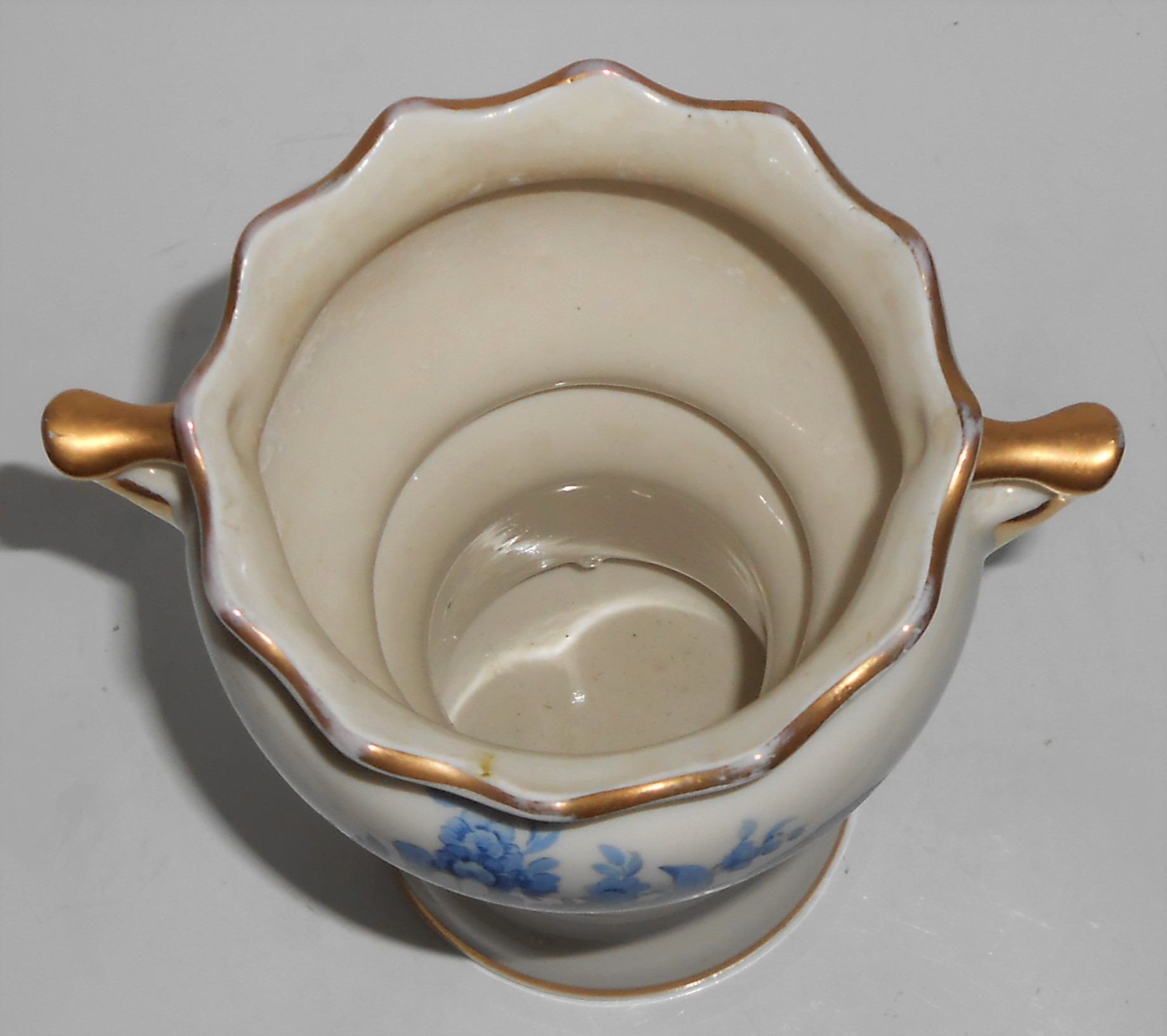 Bethwood Royal China Blue Floral w/Gold Pedestal/Jardin